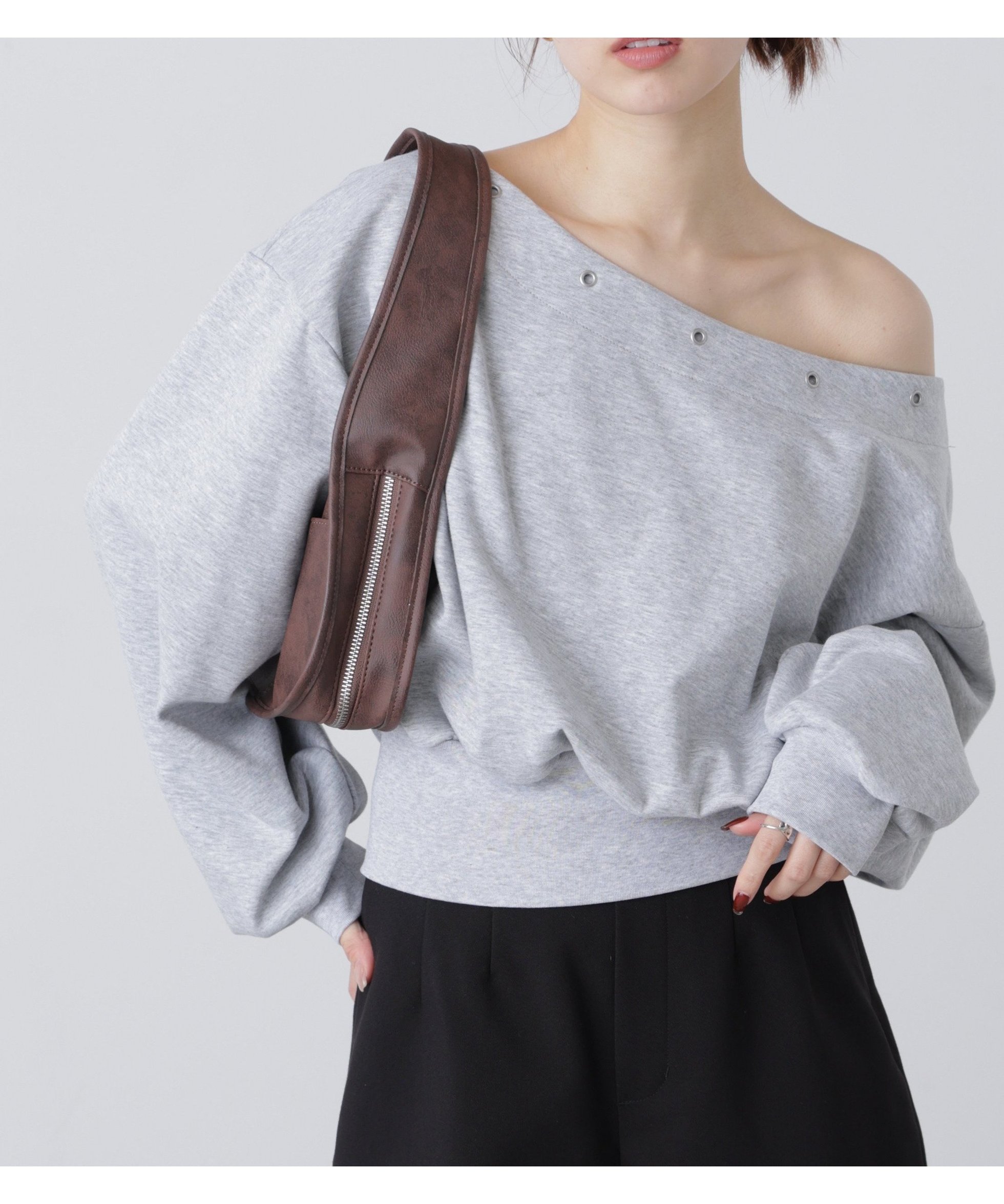 【フリーズマート/FREE'S MART】のハトメオフショルスウェット インテリア・キッズ・メンズ・レディースファッション・服の通販 founy(ファニー) ファッション Fashion レディースファッション Fashion for Women トップス・カットソー Cut & Sew Tops レディースパーカー・カジュアルフーディー Casual Hoodies & Sweatshirts スウェット・クルーネックトップス Sweatshirts & Crewnecks / Relaxed Fit Sweat Tops おすすめ Recommended / Our Picks ギャザー Gathered, Ruffled ショルダー Shoulder, Shoulder Strap スウェット / スエット Sweatshirt, Sweatwear スタッズ Studs, Metal Accents デコルテ Décolleté, Neckline デニム Denim, Jeans Material トレンド Trend, Trending Now バランス Balance, Style Balance フリル Frill, Ruffle ルーズ Loose, Oversized グレー|ID: prp329100004828531 ipo3291000000035140745