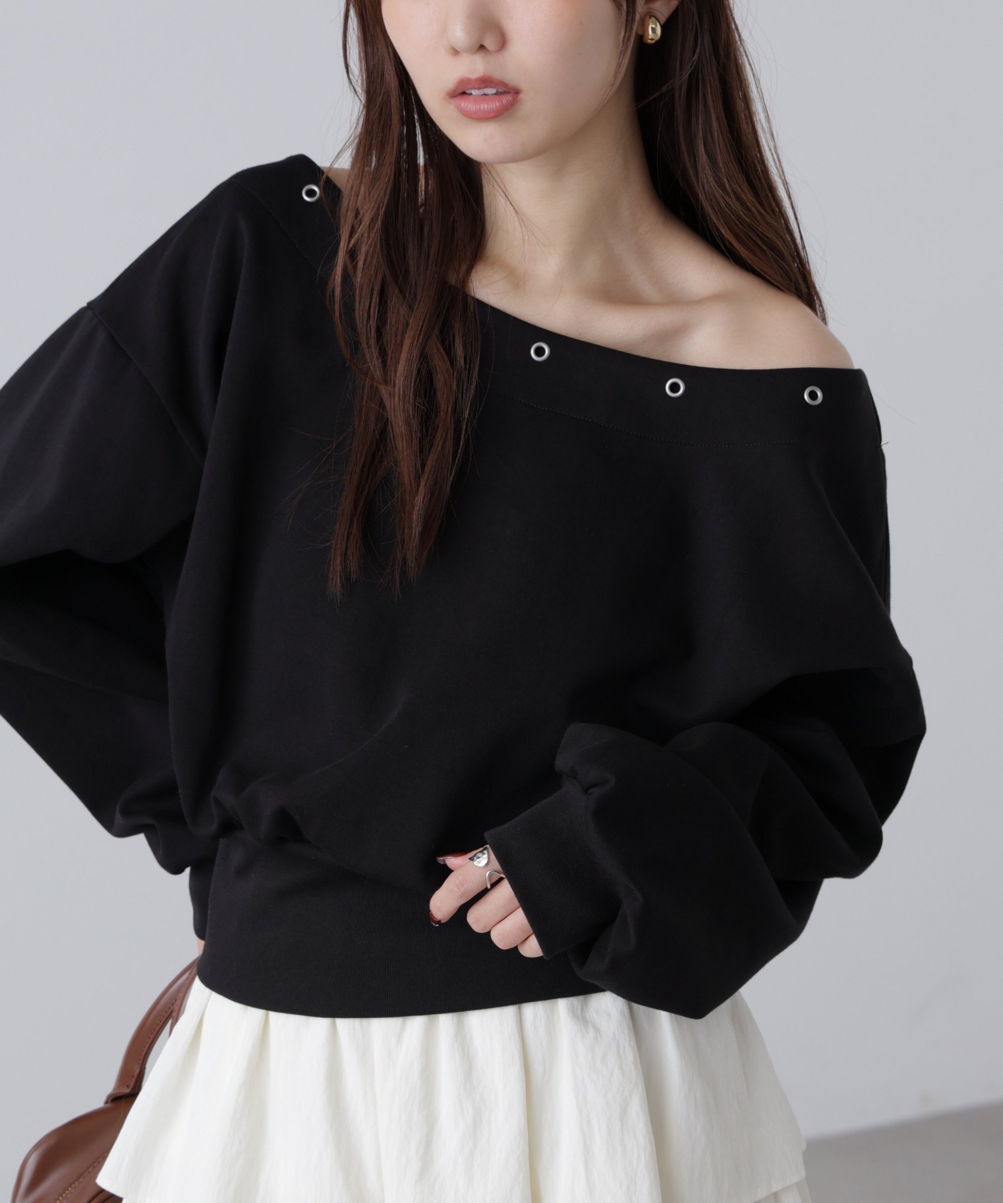 【フリーズマート/FREE'S MART】のハトメオフショルスウェット インテリア・キッズ・メンズ・レディースファッション・服の通販 founy(ファニー) ファッション Fashion レディースファッション Fashion for Women トップス・カットソー Cut & Sew Tops レディースパーカー・カジュアルフーディー Casual Hoodies & Sweatshirts スウェット・クルーネックトップス Sweatshirts & Crewnecks / Relaxed Fit Sweat Tops おすすめ Recommended / Our Picks ギャザー Gathered, Ruffled ショルダー Shoulder, Shoulder Strap スウェット / スエット Sweatshirt, Sweatwear スタッズ Studs, Metal Accents デコルテ Décolleté, Neckline デニム Denim, Jeans Material トレンド Trend, Trending Now バランス Balance, Style Balance フリル Frill, Ruffle ルーズ Loose, Oversized ブラック|ID: prp329100004828531 ipo3291000000035140749