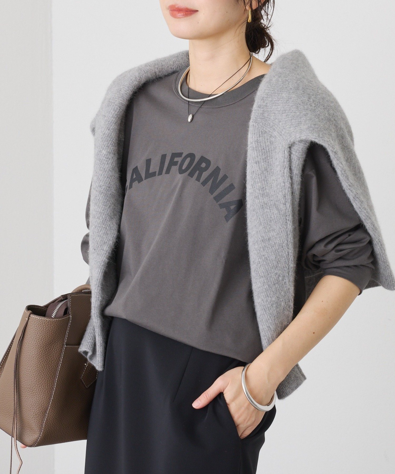 【リヴドロワ/RIVE DROITE】の【着るだけでサマになる】CALIFORNIAロンTee インテリア・キッズ・メンズ・レディースファッション・服の通販 founy(ファニー) 　ファッション　Fashion　レディースファッション　Fashion for Women　トップス・カットソー　Cut & Sew Tops　ロングTシャツ・Tシャツ　Longline T-Shirts & Tees　ジャケット　Jacket, Outerwear　スウェット / スエット　Sweatshirt, Sweatwear　スリーブ　Sleeve, Long Sleeve / Short Sleeve　バランス　Balance, Style Balance　ラウンド　Round, Round Neck　ロング　Long, Long-Length　再入荷　Restock / Back in Stock　おすすめ　Recommended / Our Picks　チャコールグレー|ID: prp329100004828544 ipo3291000000035140862