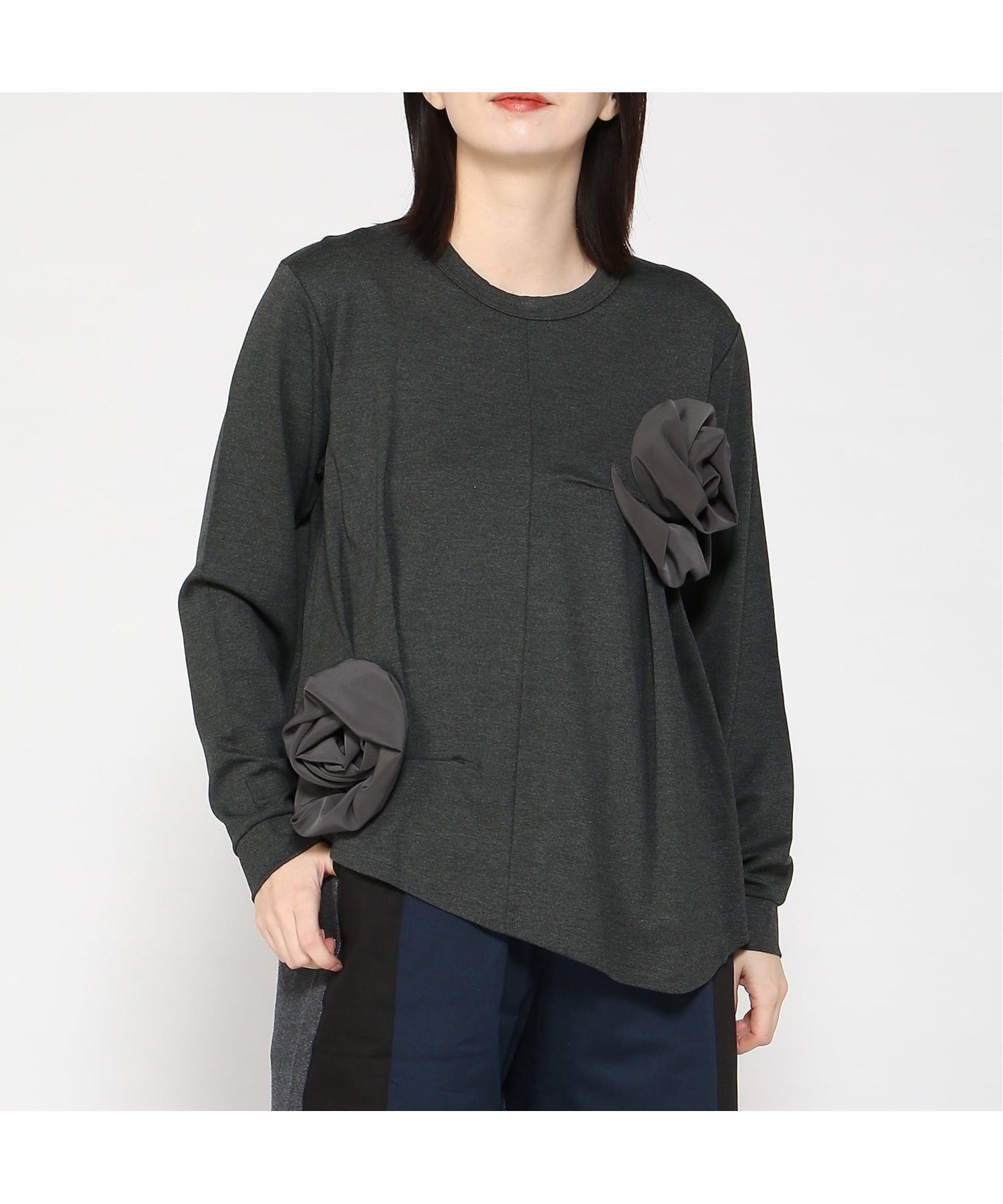 【ゴム/gomme】のポンチフラワーT インテリア・キッズ・メンズ・レディースファッション・服の通販 founy(ファニー) 　ファッション　Fashion　レディースファッション　Fashion for Women　ショルダー　Shoulder, Shoulder Strap　ストレッチ　Stretch, Stretchy Fabric　セットアップ　Set-Up, Coordinated Outfit　ドロップ　Drop Shoulder, Dropped Style　フェミニン　Feminine, Girly　フラワー　Flower, Floral　フレア　Flare, Flared　ポケット　Pocket, Pocket Detail　モチーフ　Motif, Design Theme　ラウンド　Round, Round Neck　リラックス　Relax, Relaxed Fit　夏　Summer　チャコール|ID: prp329100004828552 ipo3291000000035140887