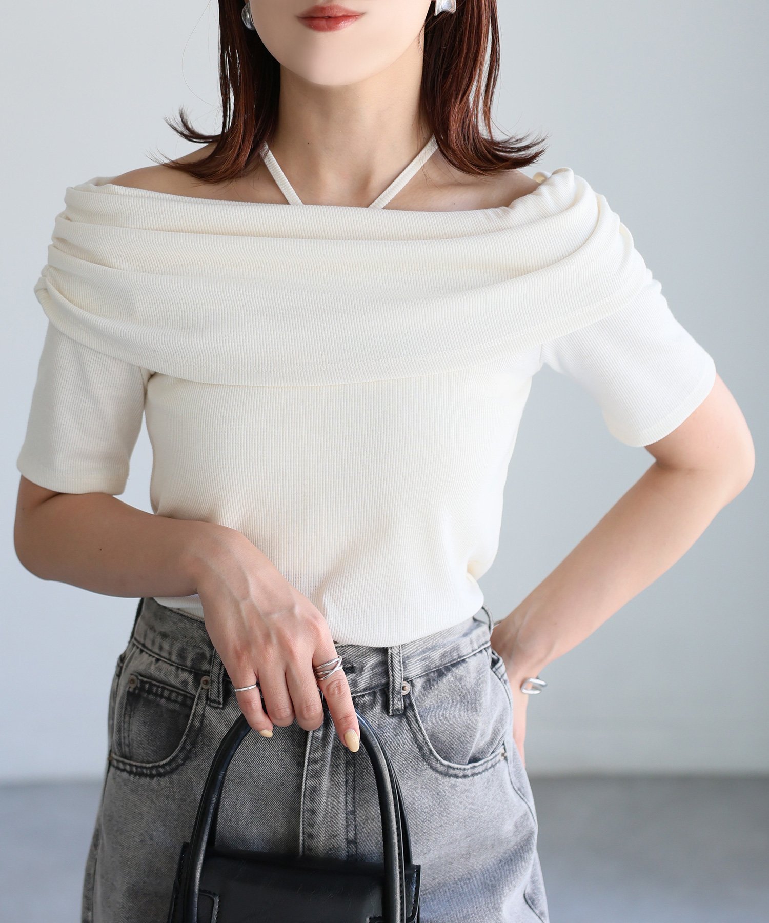 【リベリー/Riberry】のホルターネックワイドオフショルトップス インテリア・キッズ・メンズ・レディースファッション・服の通販 founy(ファニー) 　ファッション　Fashion　レディースファッション　Fashion for Women　トップス・カットソー　Cut & Sew Tops　春　Spring　ギャザー　Gathered, Ruffled　コンパクト　Compact, Small Size　シンプル　Simple, Minimal　ストレッチ　Stretch, Stretchy Fabric　スラックス　Slacks, Dress Pants　デコルテ　Décolleté, Neckline　デニム　Denim, Jeans Material　トレンド　Trend, Trending Now　フィット　Fit, Slim Fit　フェミニン　Feminine, Girly　プリーツ　Pleats, Pleated　ベーシック　Basic, Essential　ボトム　Bottoms, Lower Wear　半袖　Short Sleeve, Half Sleeve　マーメイド　Mermaid, Fishtail Silhouette　ラップ　Wrap, Wrap Design　リボン　Ribbon, Bow　ロング　Long, Long-Length　楽ちん　Easy Fit, Comfortable　おすすめ　Recommended / Our Picks　夏　Summer　エレガント 上品　Elegant　アイボリー|ID: prp329100004828588 ipo3291000000035141402