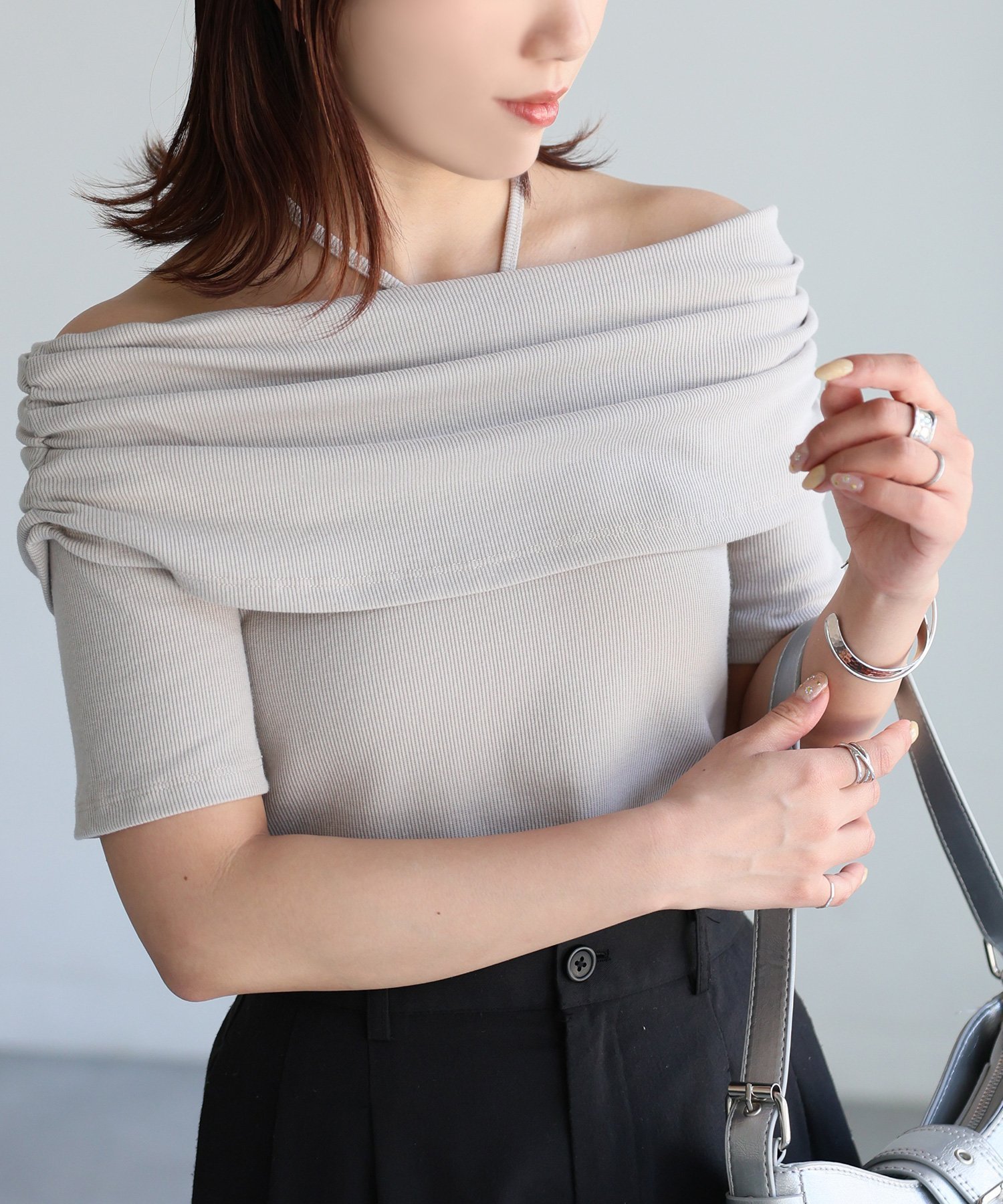 【リベリー/Riberry】のホルターネックワイドオフショルトップス インテリア・キッズ・メンズ・レディースファッション・服の通販 founy(ファニー) 　ファッション　Fashion　レディースファッション　Fashion for Women　トップス・カットソー　Cut & Sew Tops　春　Spring　ギャザー　Gathered, Ruffled　コンパクト　Compact, Small Size　シンプル　Simple, Minimal　ストレッチ　Stretch, Stretchy Fabric　スラックス　Slacks, Dress Pants　デコルテ　Décolleté, Neckline　デニム　Denim, Jeans Material　トレンド　Trend, Trending Now　フィット　Fit, Slim Fit　フェミニン　Feminine, Girly　プリーツ　Pleats, Pleated　ベーシック　Basic, Essential　ボトム　Bottoms, Lower Wear　半袖　Short Sleeve, Half Sleeve　マーメイド　Mermaid, Fishtail Silhouette　ラップ　Wrap, Wrap Design　リボン　Ribbon, Bow　ロング　Long, Long-Length　楽ちん　Easy Fit, Comfortable　おすすめ　Recommended / Our Picks　夏　Summer　エレガント 上品　Elegant　グレイッシュベージュ|ID: prp329100004828588 ipo3291000000035141403