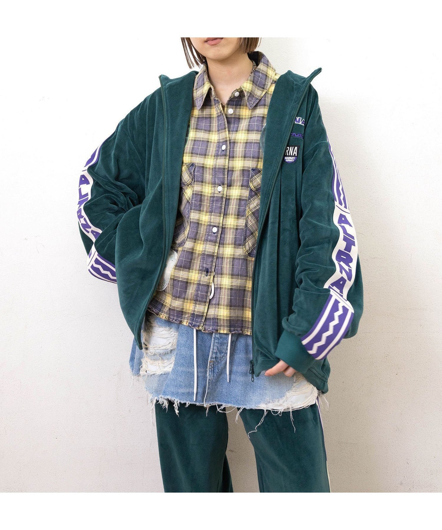 【アールエヌエー/RNA】のJ2164 ベロアトラックジャケット インテリア・キッズ・メンズ・レディースファッション・服の通販 founy(ファニー) 　ファッション　Fashion　レディースファッション　Fashion for Women　アウター　Coat / Outerwear Collection　レディースジャケット・軽アウター　Jackets　クール　Cool, Chic　シンプル　Simple, Minimal　ジャケット　Jacket, Outerwear　スタンド　Stand Collar, Upright Stand　セットアップ　Set-Up, Coordinated Outfit　トリプル　Triple, Three Layers　フロント　Front, Front Design　メンズ　Men's, Menswear　ルーズ　Loose, Oversized　ディープグリーン|ID: prp329100004828595 ipo3291000000035141477