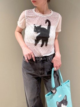 【ファーファー/FURFUR】の【上國料萌衣コラボ】Oolong花柄Tシャツ 人気、トレンドファッション・服の通販 founy(ファニー) ファッション Fashion レディースファッション Fashion for Women トップス・カットソー Cut & Sew Tops シャツ・ブラウス・オフィスカジュアル Elegant Blouses & Button-Ups ロングTシャツ・Tシャツ Longline T-Shirts & Tees 花柄・フラワープリント・モチーフ Floral Prints & Motifs / Flower Pattern Tops クラシカル Classical, Vintage-Inspired コラボ Collaboration, Collab シアー Sheer, See-Through シンプル Simple, Minimal スマート Smart, Elegant プリント Print, Printed Pattern リボン Ribbon, Bow 猫 Cat, Kitty |ID:prp329100004828597