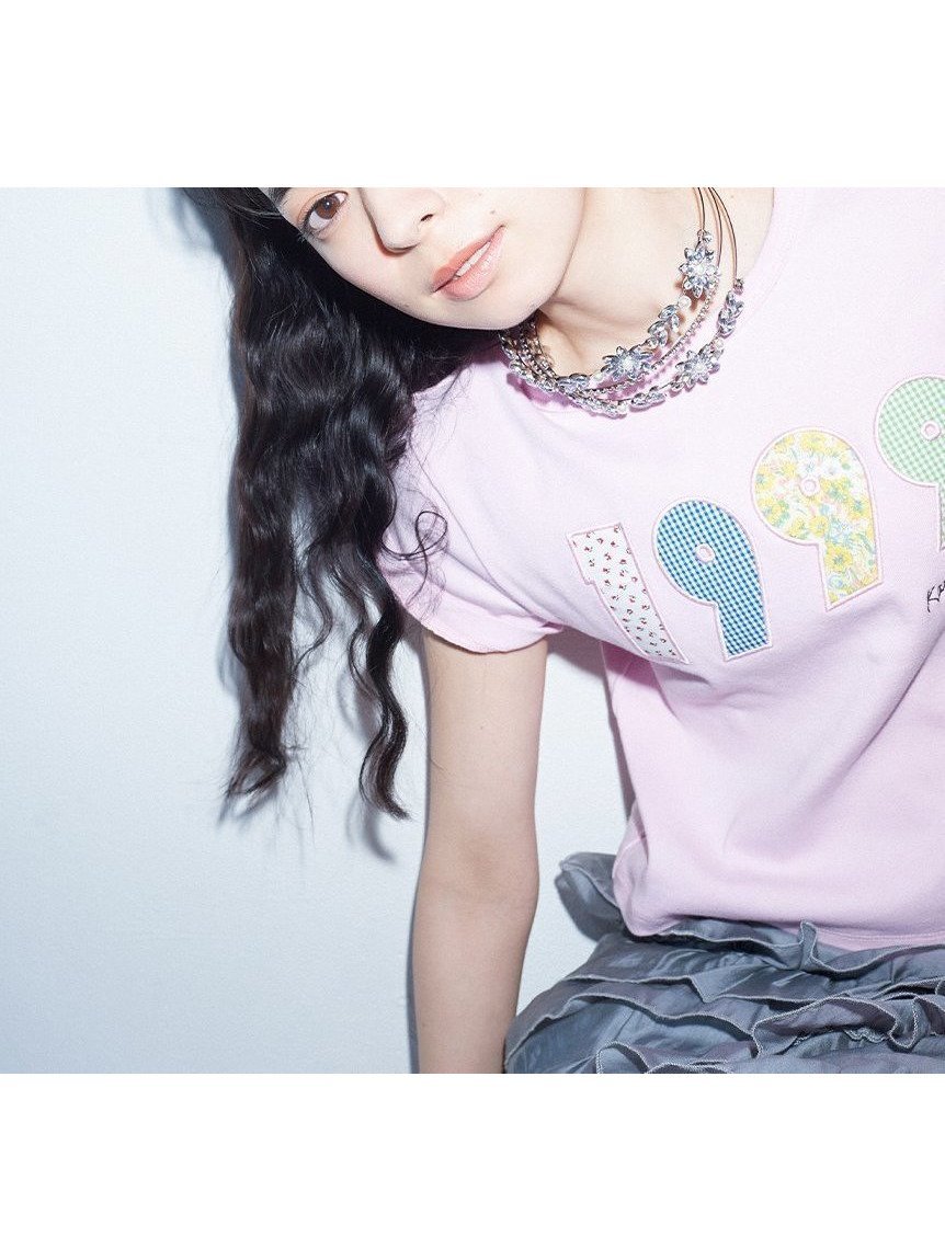 【ファーファー/FURFUR】の【上國料萌衣コラボ】1999アップリケTシャツ インテリア・キッズ・メンズ・レディースファッション・服の通販 founy(ファニー) 　ファッション　Fashion　レディースファッション　Fashion for Women　トップス・カットソー　Cut & Sew Tops　シャツ・ブラウス・オフィスカジュアル　Elegant Blouses & Button-Ups　ロングTシャツ・Tシャツ　Longline T-Shirts & Tees　コラボ　Collaboration, Collab　コンパクト　Compact, Small Size　スマート　Smart, Elegant　トレンド　Trend, Trending Now　ミニスカート　Mini Skirt, Short Skirt　PNK[066]|ID: prp329100004828599 ipo3291000000035141503