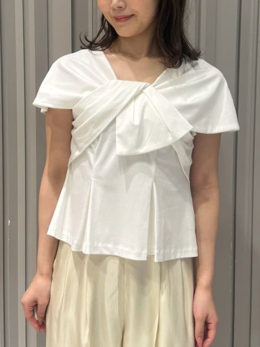 【セルフォード/CELFORD】のリボンモチーフカットソー インテリア・キッズ・メンズ・レディースファッション・服の通販 founy(ファニー) 　ファッション　Fashion　レディースファッション　Fashion for Women　トップス・カットソー　Cut & Sew Tops　カットソー・ベーシックTシャツ　Cut-and-Sewn Tops / Stretch Tees & Basics　エレガント 上品　Elegant　カットソー　Cut and Sewn Top　スマート　Smart, Elegant　デコルテ　Décolleté, Neckline　ペプラム　Peplum, Flared Hem　モチーフ　Motif, Design Theme　リボン　Ribbon, Bow　今季　This Season, Current Season　OWHT[002]|ID: prp329100004828600 ipo3291000000035141509