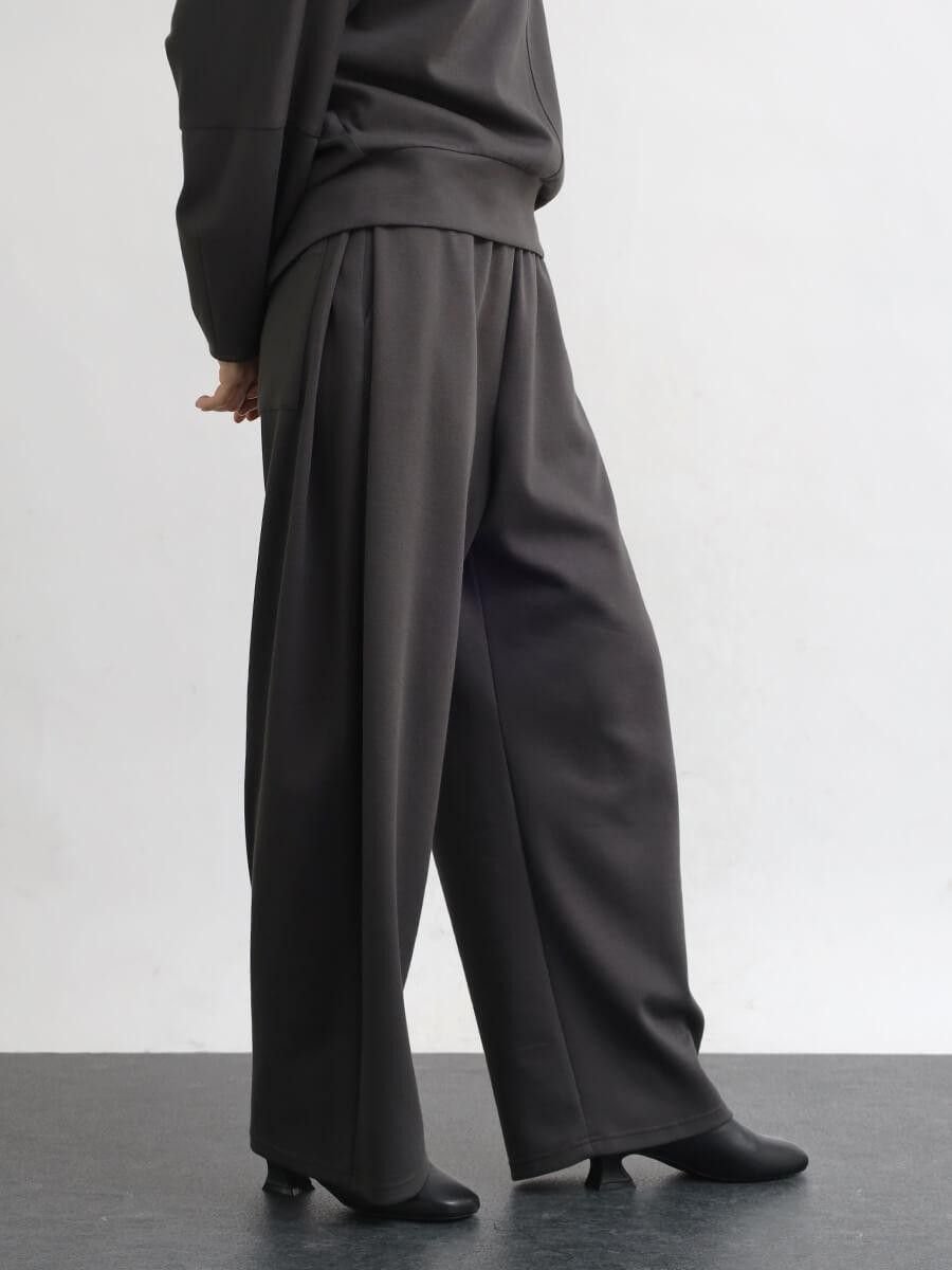 【ラシュッド/LASUD】のサイドタックストレッチワイドパンツ インテリア・キッズ・メンズ・レディースファッション・服の通販 founy(ファニー) 　ファッション　Fashion　レディースファッション　Fashion for Women　パンツ　Pants & Trousers　スウェット / スエット　Sweatshirt, Sweatwear　ストレッチ　Stretch, Stretchy Fabric　ストレート　Straight, Straight Cut　ドローコード　Drawcord, Drawstring Cord　ワイド　Wide, Wide Fit　エレガント 上品　Elegant　チャコールグレー|ID: prp329100004828631 ipo3291000000035141883