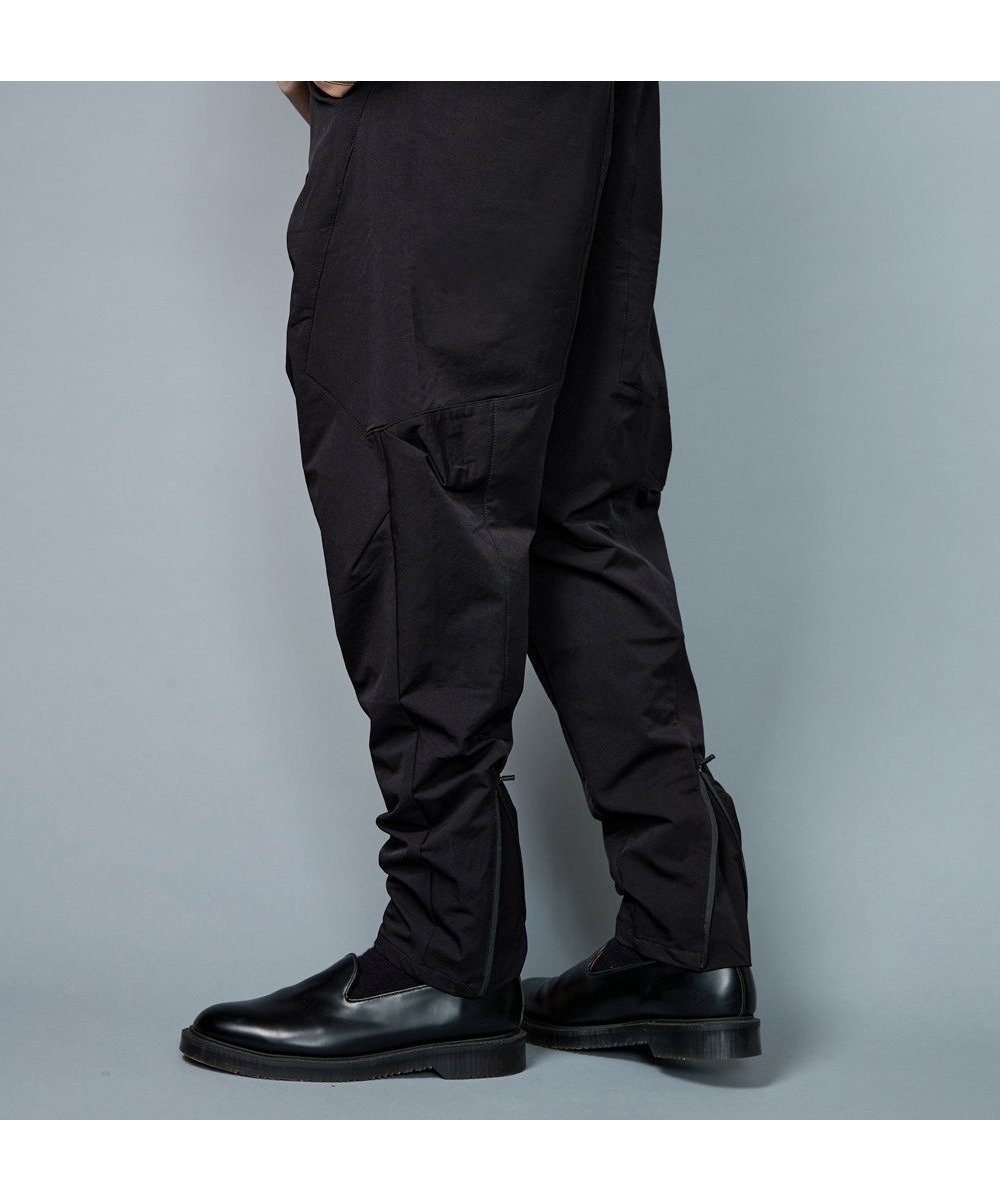 【レアセル/rehacer】のrehacer Over Tech Tapered Pants インテリア・キッズ・メンズ・レディースファッション・服の通販 founy(ファニー) ファッション Fashion レディースファッション Fashion for Women パンツ Pants & Trousers カッティング Cutting Detail ストレッチ Stretch, Stretchy Fabric スピンドル Spindle, Drawcord テーパード Tapered, Tapered Pants フロント Front, Front Design ポケット Pocket, Pocket Detail ラバー Rubber, Rubber Sole Black|ID: prp329100004828637 ipo3291000000035141972