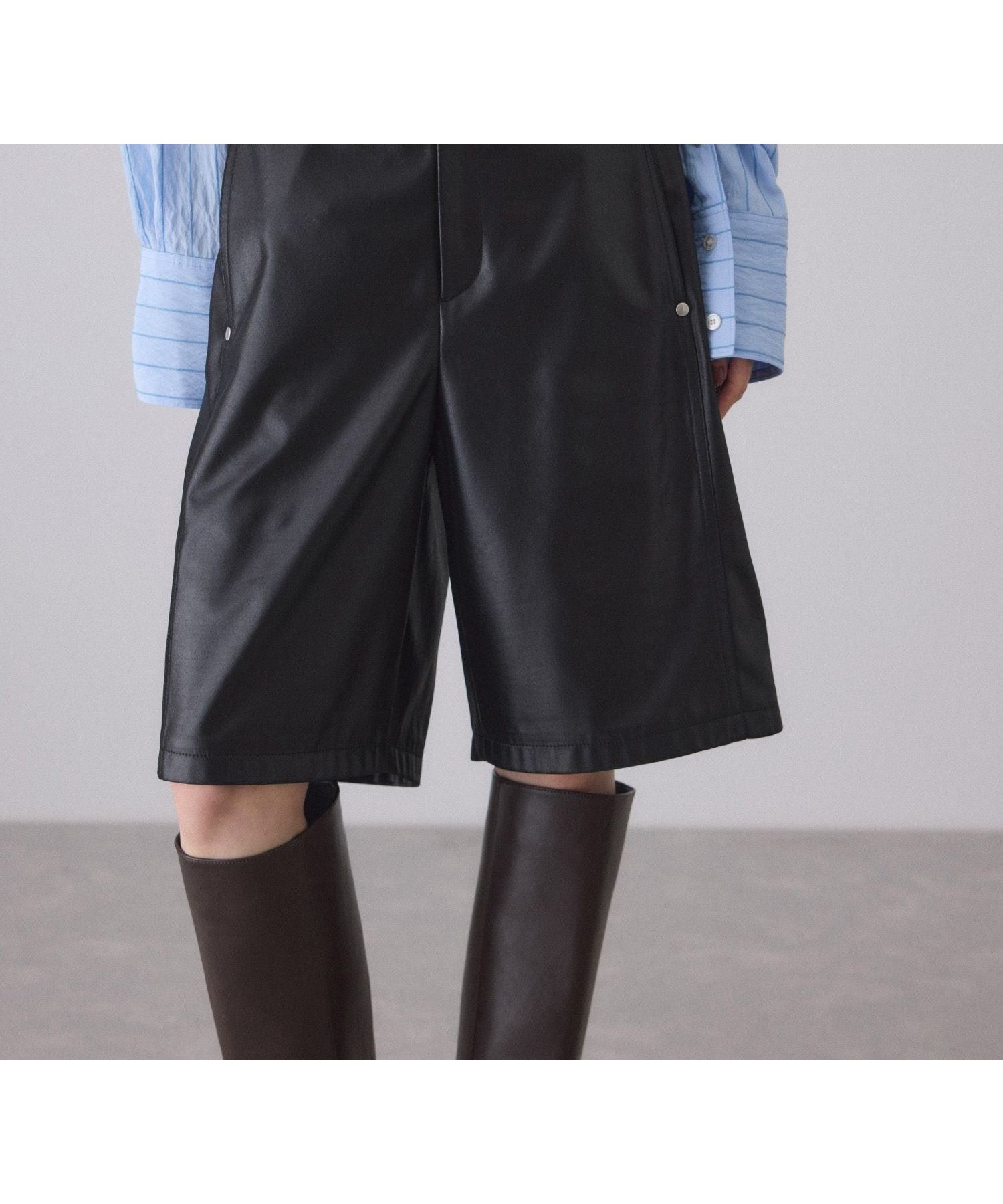 【アダム エ ロペ/ADAM ET ROPE'】のグロスコクーンハーフパンツ インテリア・キッズ・メンズ・レディースファッション・服の通販 founy(ファニー) 　ファッション　Fashion　レディースファッション　Fashion for Women　パンツ　Pants & Trousers　ショートパンツ・ハーフパンツ　High-Waisted & Relaxed Shorts　カーディガン　Cardigan, Knitwear　ダウン　Down, Puffer　ハーフ　Half, Half-Length　フロント　Front, Front Design　ボンディング　Bonding, Bonded Fabric　ポケット　Pocket, Pocket Detail　リラックス　Relax, Relaxed Fit　ループ　Loop, Loop Knit　おすすめ　Recommended / Our Picks　2025年　2025　2025-2026秋冬・A/W　Autumn/Winter 2025–26 AW25–26　ブラック(01)|ID: prp329100004828638 ipo3291000000035141987