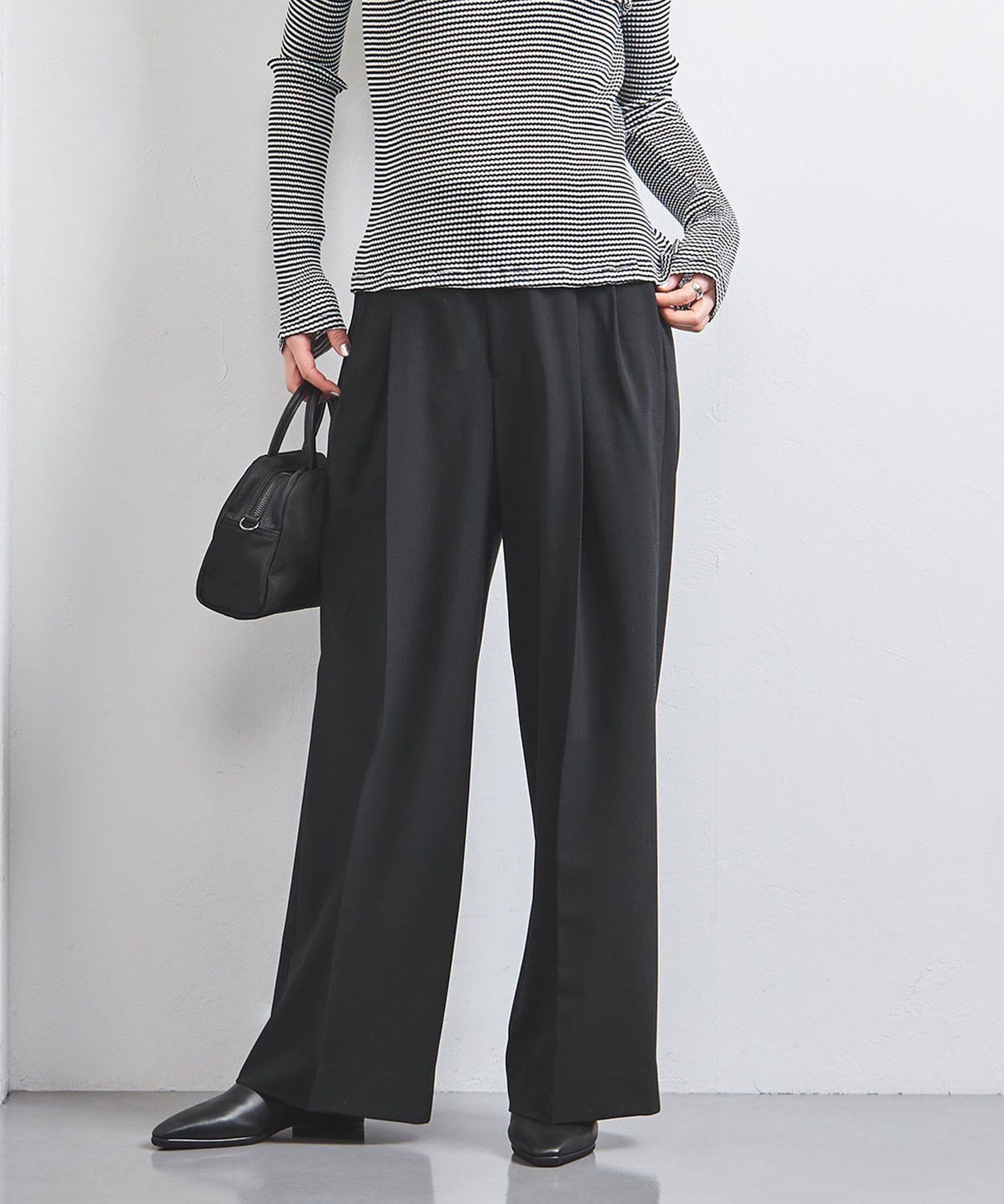 【ユナイテッドアローズ/UNITED ARROWS】のタック イージーパンツ インテリア・キッズ・メンズ・レディースファッション・服の通販 founy(ファニー) 　ファッション　Fashion　レディースファッション　Fashion for Women　パンツ　Pants & Trousers　ギャザー　Gathered, Ruffled　コンパクト　Compact, Small Size　ストライプ　Stripe, Striped Pattern　スニーカー　Sneakers, Trainers　トレンド　Trend, Trending Now　パターン　Pattern, Design Print　フロント　Front, Front Design　ベスト　Vest, Waistcoat　ポケット　Pocket, Pocket Detail　メタル　Metal, Metal Parts　リラックス　Relax, Relaxed Fit　ワイド　Wide, Wide Fit　アウトレット　Outlet / Clearance　おすすめ　Recommended / Our Picks　BLACK|ID: prp329100004828686 ipo3291000000035142493