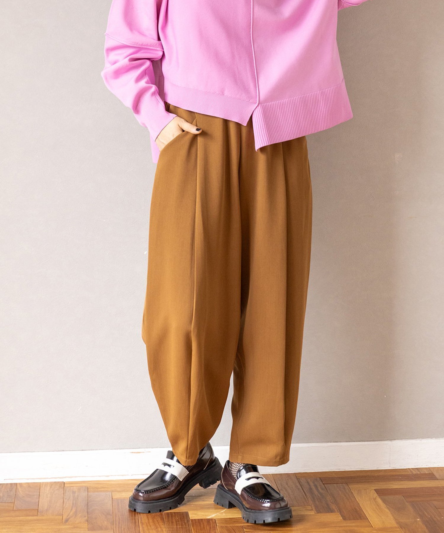 【オズモーシス/OSMOSIS】の変形タックパンツ インテリア・キッズ・メンズ・レディースファッション・服の通販 founy(ファニー) 　ファッション　Fashion　レディースファッション　Fashion for Women　パンツ　Pants & Trousers　インナー　Innerwear　シンプル　Simple, Minimal　テーパード　Tapered, Tapered Pants　ポケット　Pocket, Pocket Detail　再入荷　Restock / Back in Stock　A/W・秋冬　Autumn/Winter　CAMEL|ID: prp329100004828690 ipo3291000000035142519