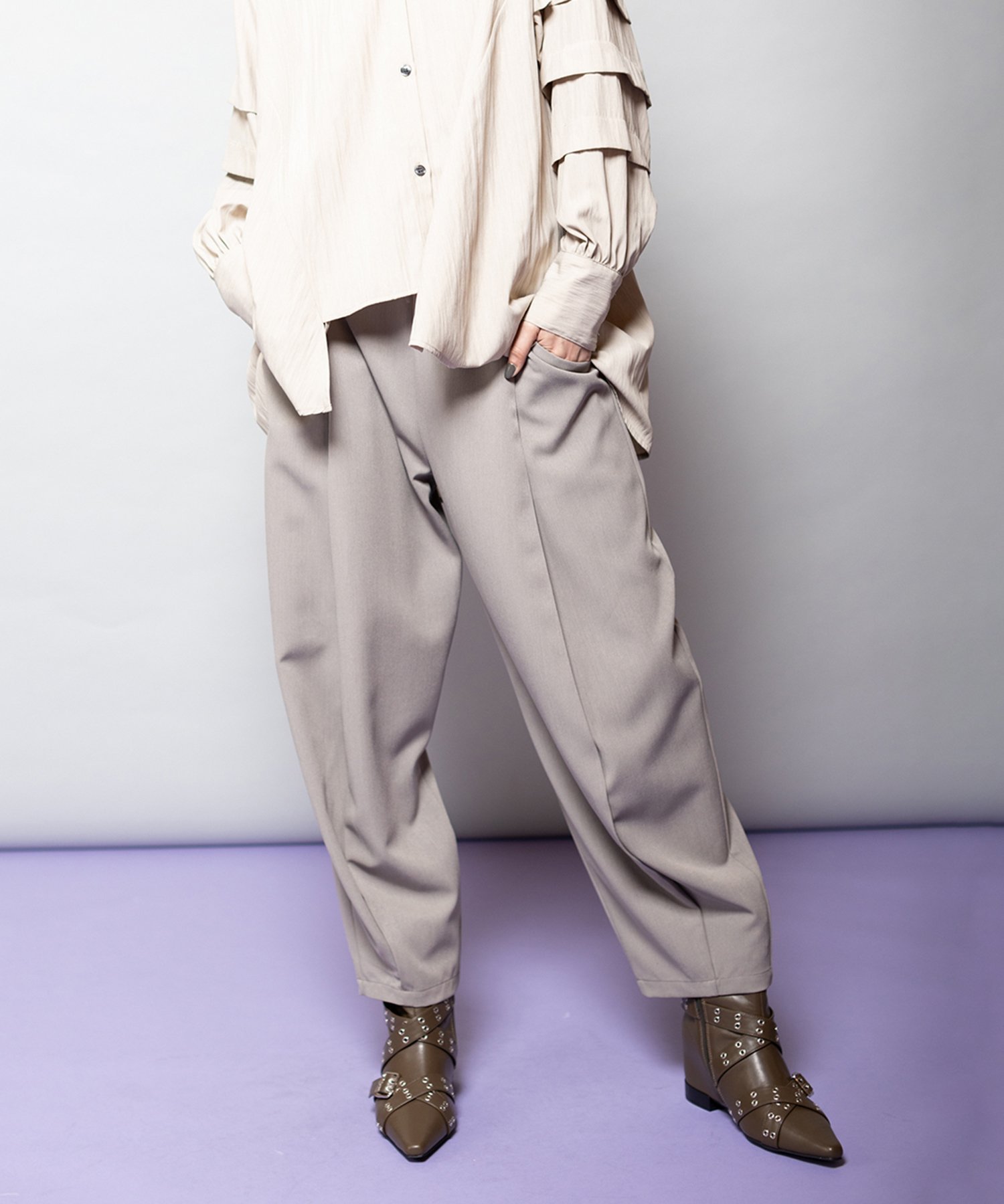 【オズモーシス/OSMOSIS】の変形タックパンツ インテリア・キッズ・メンズ・レディースファッション・服の通販 founy(ファニー) 　ファッション　Fashion　レディースファッション　Fashion for Women　パンツ　Pants & Trousers　インナー　Innerwear　シンプル　Simple, Minimal　テーパード　Tapered, Tapered Pants　ポケット　Pocket, Pocket Detail　再入荷　Restock / Back in Stock　A/W・秋冬　Autumn/Winter　GRAY|ID: prp329100004828690 ipo3291000000035142521