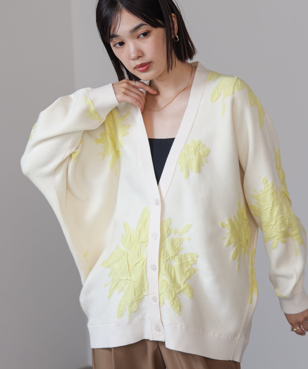 【バブ ブージュルード/Bab Bou Jeloud】の新色登場 【WEB限定】フラワージャガードドルマンニットカーディガン インテリア・キッズ・メンズ・レディースファッション・服の通販 founy(ファニー) 　ファッション　Fashion　レディースファッション　Fashion for Women　トップス・カットソー　Cut & Sew Tops　ニット　Knit Tops & Sweaters　カーディガン・羽織り　Layered Style Cardigans　フラワー　Flower, Floral　リラックス　Relax, Relaxed Fit　再入荷　Restock / Back in Stock　OFFWHITE|ID: prp329100004828779 ipo3291000000035143565