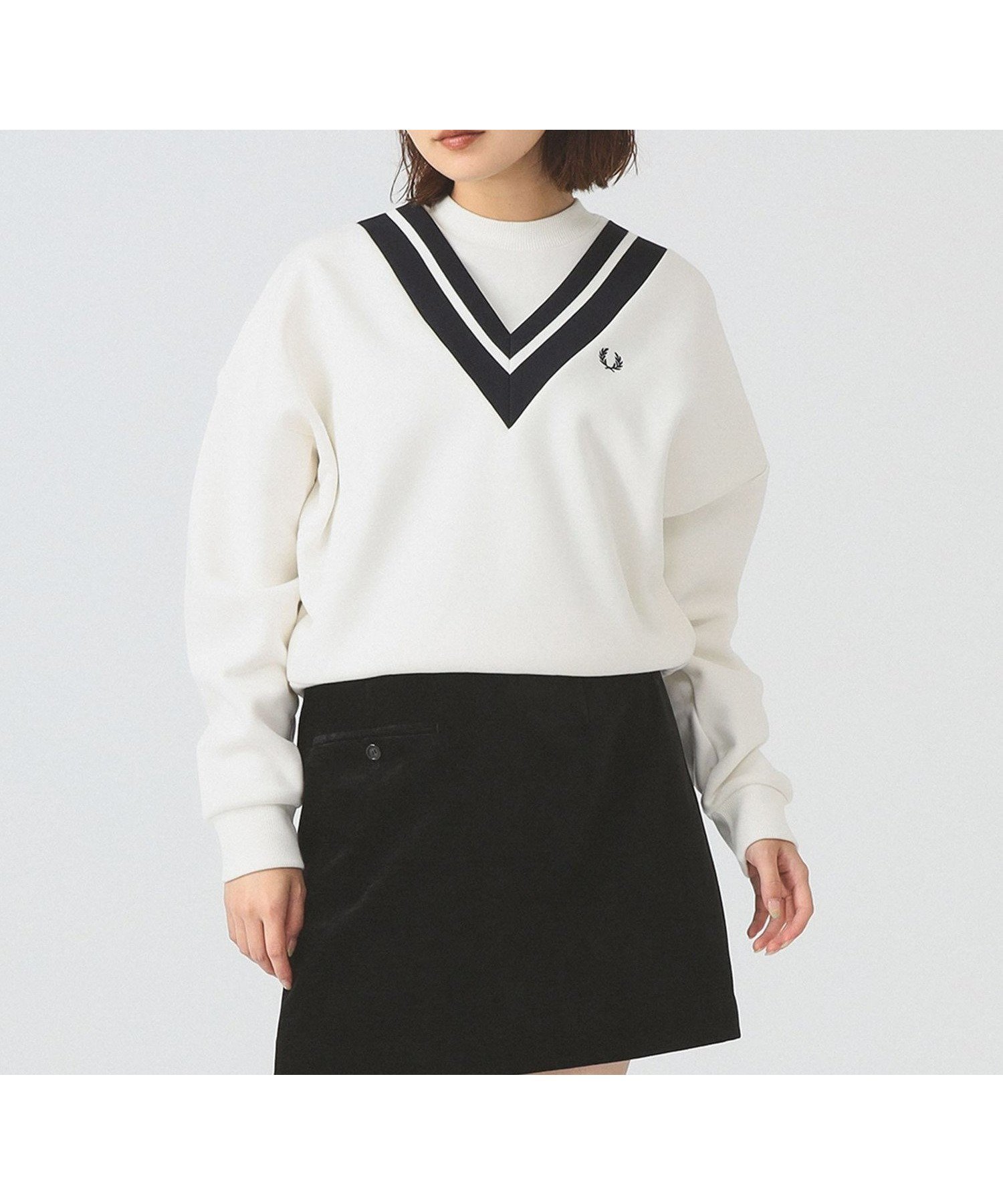 【ビームス ウイメン/BEAMS】のFRED PERRY / V-Insert Tipped Sweatshirt 人気、トレンドファッション・服の通販 founy(ファニー) 　ファッション　Fashion　レディースファッション　Fashion for Women　トップス・カットソー　Cut & Sew Tops　シャツ・ブラウス・オフィスカジュアル　Elegant Blouses & Button-Ups　レディースパーカー・カジュアルフーディー　Casual Hoodies & Sweatshirts　ロングTシャツ・Tシャツ　Longline T-Shirts & Tees　スウェット・クルーネックトップス　Sweatshirts & Crewnecks / Relaxed Fit Sweat Tops　クラシック　Classic, Timeless Style　スウェット / スエット　Sweatshirt, Sweatwear　スポーティ　Sporty, Casual Athletic　スラックス　Slacks, Dress Pants　デニム　Denim, Jeans Material　トレンド　Trend, Trending Now　フィット　Fit, Slim Fit　フレア　Flare, Flared　プリーツ　Pleats, Pleated　ベスト　Vest, Waistcoat　リラックス　Relax, Relaxed Fit　ロンドン　London Style, British Inspired　おすすめ　Recommended / Our Picks　エレガント 上品　Elegant　 other-1|ID: prp329100004828835 ipo3291000000035144246