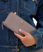 【コーチ/COACH】のエッセンシャル スリム アコーディオン ジップ ウォレット 人気、トレンドファッション・服の通販 founy(ファニー) ファッション Fashion レディースファッション Fashion for Women ウォレット Wallet 軽量 Lightweight, Ultra Light ジップ Zip, Zipper スリム Slim, Slim Fit 財布 Wallet, Purse ニューヨーク New York, NYC Style ポケット Pocket, Pocket Detail ギフト プレゼント Gift / Present thumbnail GREY|ID: prp329100004829285 ipo3291000000035148425