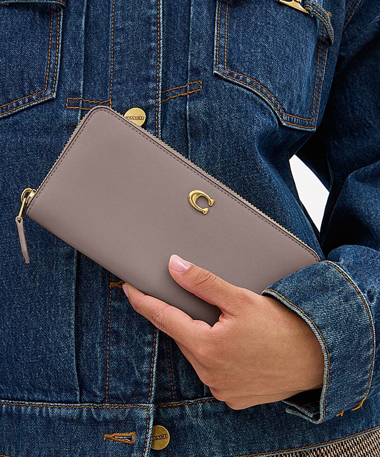 【コーチ/COACH】のエッセンシャル スリム アコーディオン ジップ ウォレット インテリア・キッズ・メンズ・レディースファッション・服の通販 founy(ファニー) ファッション Fashion レディースファッション Fashion for Women ウォレット Wallet 軽量 Lightweight, Ultra Light ジップ Zip, Zipper スリム Slim, Slim Fit 財布 Wallet, Purse ニューヨーク New York, NYC Style ポケット Pocket, Pocket Detail ギフト プレゼント Gift / Present GREY|ID: prp329100004829285 ipo3291000000035148425