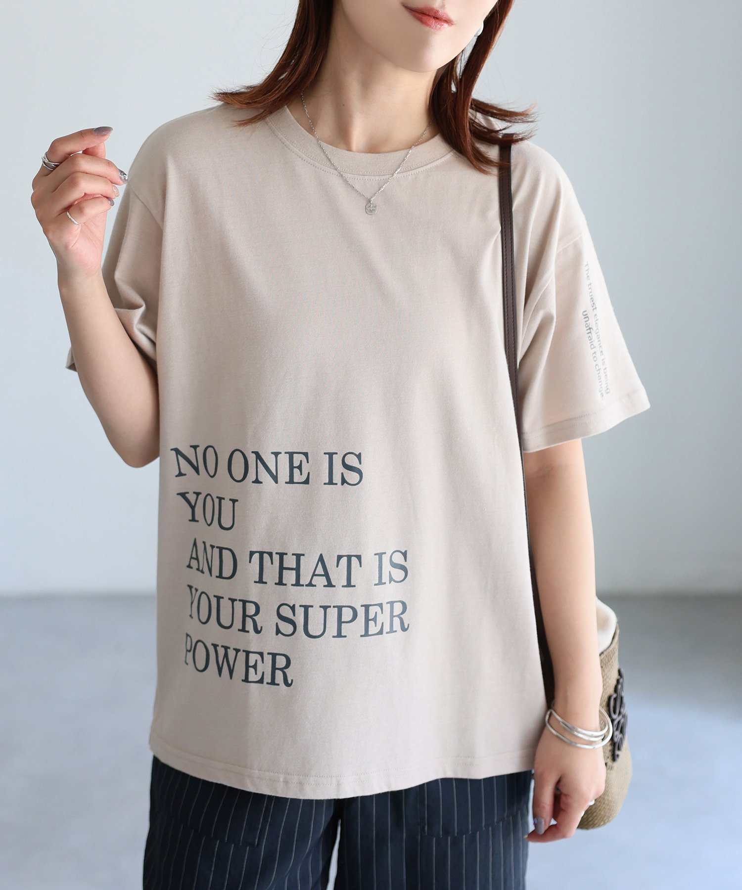 【リベリー/Riberry】の袖ロゴ半袖Tシャツ インテリア・キッズ・メンズ・レディースファッション・服の通販 founy(ファニー) 　ファッション　Fashion　レディースファッション　Fashion for Women　トップス・カットソー　Cut & Sew Tops　シャツ・ブラウス・オフィスカジュアル　Elegant Blouses & Button-Ups　ロングTシャツ・Tシャツ　Longline T-Shirts & Tees　インナー　Innerwear　春　Spring　カーゴパンツ　Cargo Pants, Utility Pants　カーディガン　Cardigan, Knitwear　キャミワンピース　Cami Dress, Slip Dress　シンプル　Simple, Minimal　チュニック　Tunic, Long Top　ティアードスカート　Tiered Skirt, Flounced Skirt　デニム　Denim, Jeans Material　トレンド　Trend, Trending Now　フロント　Front, Front Design　プリント　Print, Printed Pattern　ベーシック　Basic, Essential　半袖　Short Sleeve, Half Sleeve　レギュラー　Regular, Standard Fit　ロング　Long, Long-Length　楽ちん　Easy Fit, Comfortable　プチプライス・低価格　Affordable / Budget Price　おすすめ　Recommended / Our Picks　夏　Summer　ベージュ×チャコールグレー|ID: prp329100004829340 ipo3291000000035148920