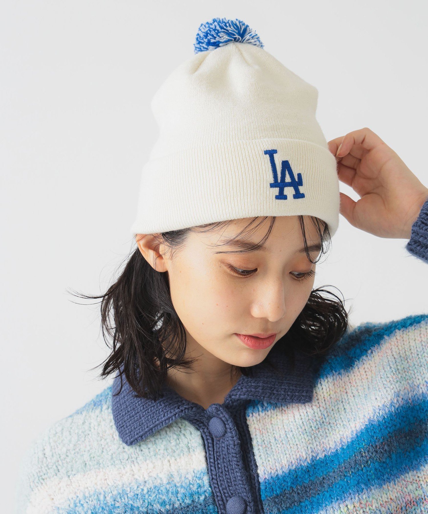 【ビーミングライフストアバイビームス/B:MING LIFE STORE by BEAMS】のNEW ERA / Pom-Pon Knit 25AW ギフト プレゼント ニット帽 防寒 冬小物 人気、トレンドファッション・服の通販 founy(ファニー) 　ファッション　Fashion　レディースファッション　Fashion for Women　トップス・カットソー　Cut & Sew Tops　ニット　Knit Tops & Sweaters　アウトドア　Outdoor Clothing　キャップ　Cap, Baseball Cap　スポーツ　Sports, Activewear　ポンポン　Pom-Pom, Fluffy Ball　防寒　Cold Protection, Winter-Ready　ワンポイント　One Point, Statement Accent　冬　Winter / This Winter　再入荷　Restock / Back in Stock　おすすめ　Recommended / Our Picks　ギフト プレゼント　Gift / Present　2025年　2025　2025-2026秋冬・A/W　Autumn/Winter 2025–26 AW25–26　 other-1|ID: prp329100004829461 ipo3291000000035150057