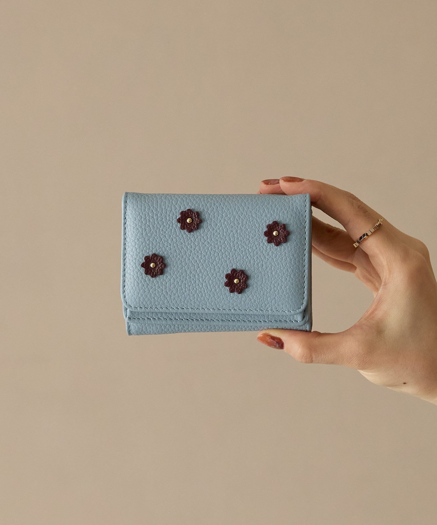 【その他のブランド/Other】のスモールフラワー ミニウォレット インテリア・キッズ・メンズ・レディースファッション・服の通販 founy(ファニー) 　ファッション　Fashion　レディースファッション　Fashion for Women　コンパクト　Compact, Small Size　フェミニン　Feminine, Girly　フラワー　Flower, Floral　モチーフ　Motif, Design Theme　財布　Wallet, Purse　ペールブルー|ID: prp329100004829481 ipo3291000000035150289