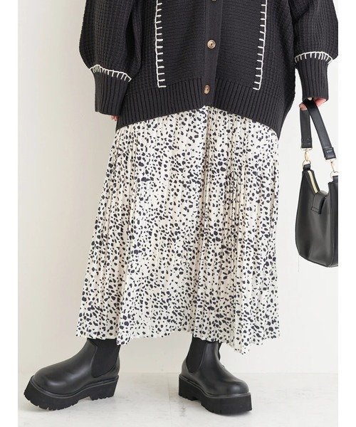 【ジェイ アンド シュプール/Re J&SUPURE】のダルメシアン柄プリーツスカート インテリア・キッズ・メンズ・レディースファッション・服の通販 founy(ファニー) 　ファッション　Fashion　レディースファッション　Fashion for Women　スカート　Skirts　プリーツスカート / 上品フェミニンスタイル　Pleated Skirts　エレガント 上品　Elegant　ショート　Short, Short Length　スウェット / スエット　Sweatshirt, Sweatwear　スタイリッシュ　Stylish, Fashionable　パーカー　Hoodie, Parka　プリント　Print, Printed Pattern　プリーツ　Pleats, Pleated　ポケット　Pocket, Pocket Detail　モノトーン　Monotone, Black and White　オフホワイト|ID: prp329100004829601 ipo3291000000035151489