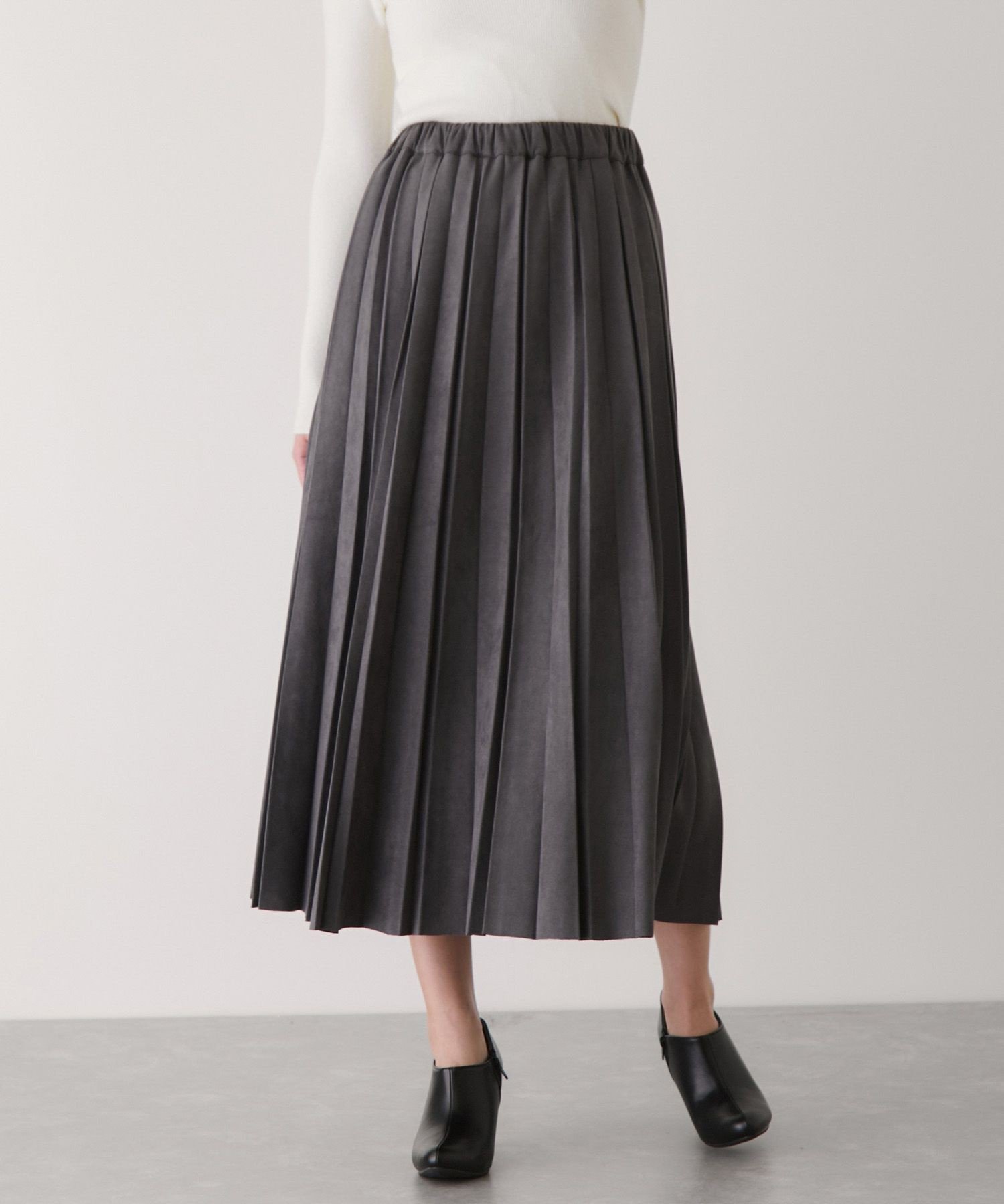 【ジャイロ/JAYRO】のカットスエードプリーツスカート インテリア・キッズ・メンズ・レディースファッション・服の通販 founy(ファニー) 　ファッション　Fashion　レディースファッション　Fashion for Women　スカート　Skirts　プリーツスカート / 上品フェミニンスタイル　Pleated Skirts　エレガント 上品　Elegant　クラシカル　Classical, Vintage-Inspired　ジャケット　Jacket, Outerwear　定番　Standard, Basic Item　パーカー　Hoodie, Parka　プリーツ　Pleats, Pleated　ポケット　Pocket, Pocket Detail　リラックス　Relax, Relaxed Fit　ロング　Long, Long-Length　冬　Winter / This Winter　A/W・秋冬　Autumn/Winter　おすすめ　Recommended / Our Picks　チャコール(06)|ID: prp329100004829605 ipo3291000000035151538