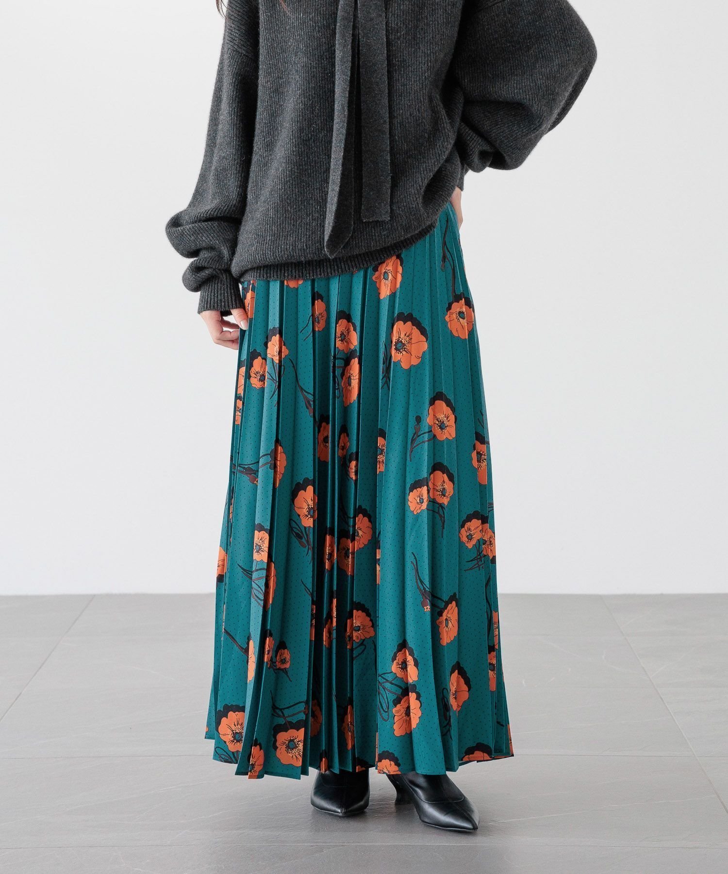 【ローリーズファーム/LOWRYS FARM】のプリントプリーツスカート インテリア・キッズ・メンズ・レディースファッション・服の通販 founy(ファニー) 　ファッション　Fashion　レディースファッション　Fashion for Women　スカート　Skirts　プリーツスカート / 上品フェミニンスタイル　Pleated Skirts　チェック　Check, Plaid, Tartan　トレンド　Trend, Trending Now　バランス　Balance, Style Balance　フィット　Fit, Slim Fit　プリント　Print, Printed Pattern　プリーツ　Pleats, Pleated　再入荷　Restock / Back in Stock　定番　Standard, Basic Item　ブルー×フラワー02|ID: prp329100004829628 ipo3291000000035151799