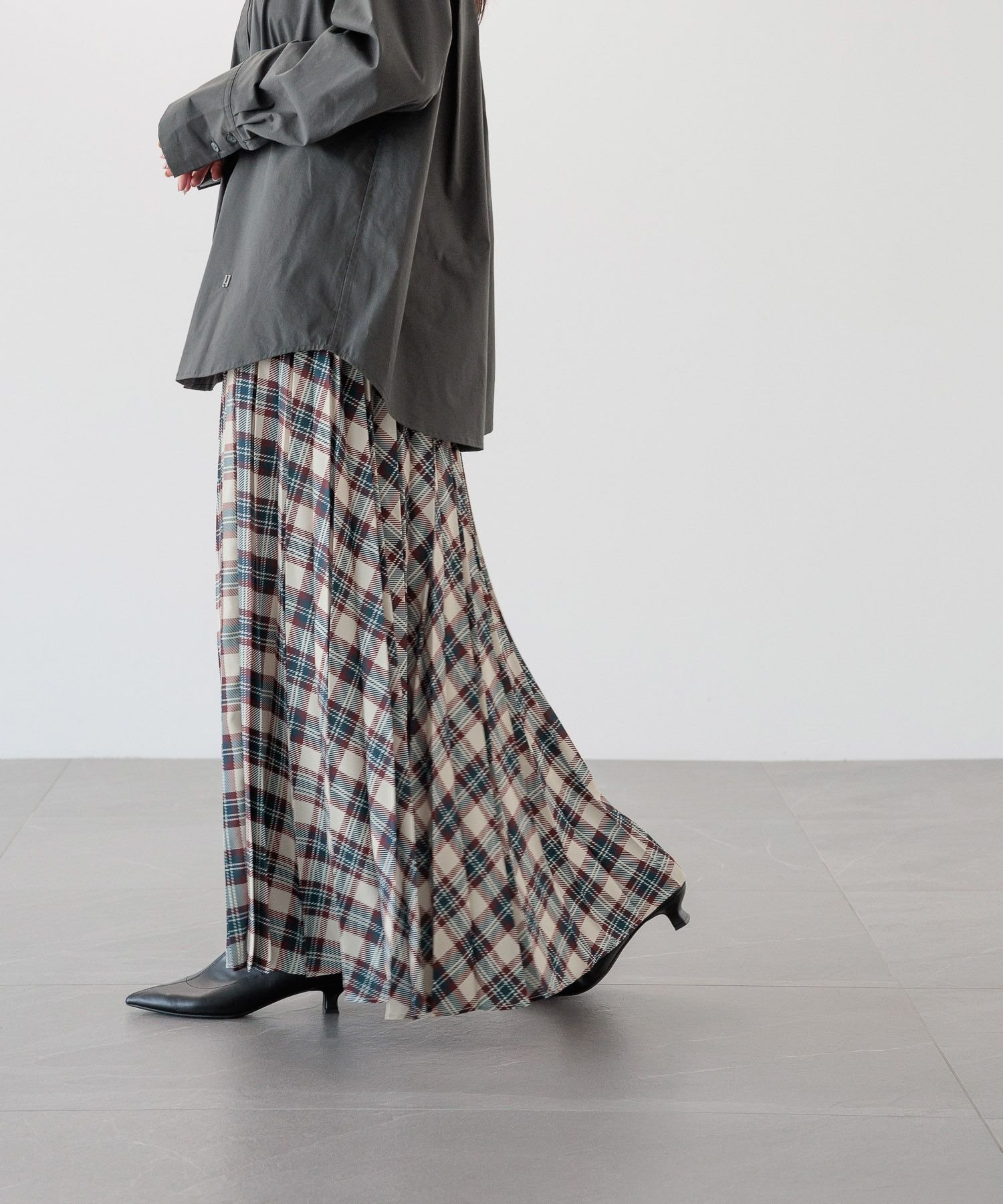 【ローリーズファーム/LOWRYS FARM】のプリントプリーツスカート インテリア・キッズ・メンズ・レディースファッション・服の通販 founy(ファニー) 　ファッション　Fashion　レディースファッション　Fashion for Women　スカート　Skirts　プリーツスカート / 上品フェミニンスタイル　Pleated Skirts　チェック　Check, Plaid, Tartan　トレンド　Trend, Trending Now　バランス　Balance, Style Balance　フィット　Fit, Slim Fit　プリント　Print, Printed Pattern　プリーツ　Pleats, Pleated　再入荷　Restock / Back in Stock　定番　Standard, Basic Item　チェック×ベージュ04|ID: prp329100004829628 ipo3291000000035151802