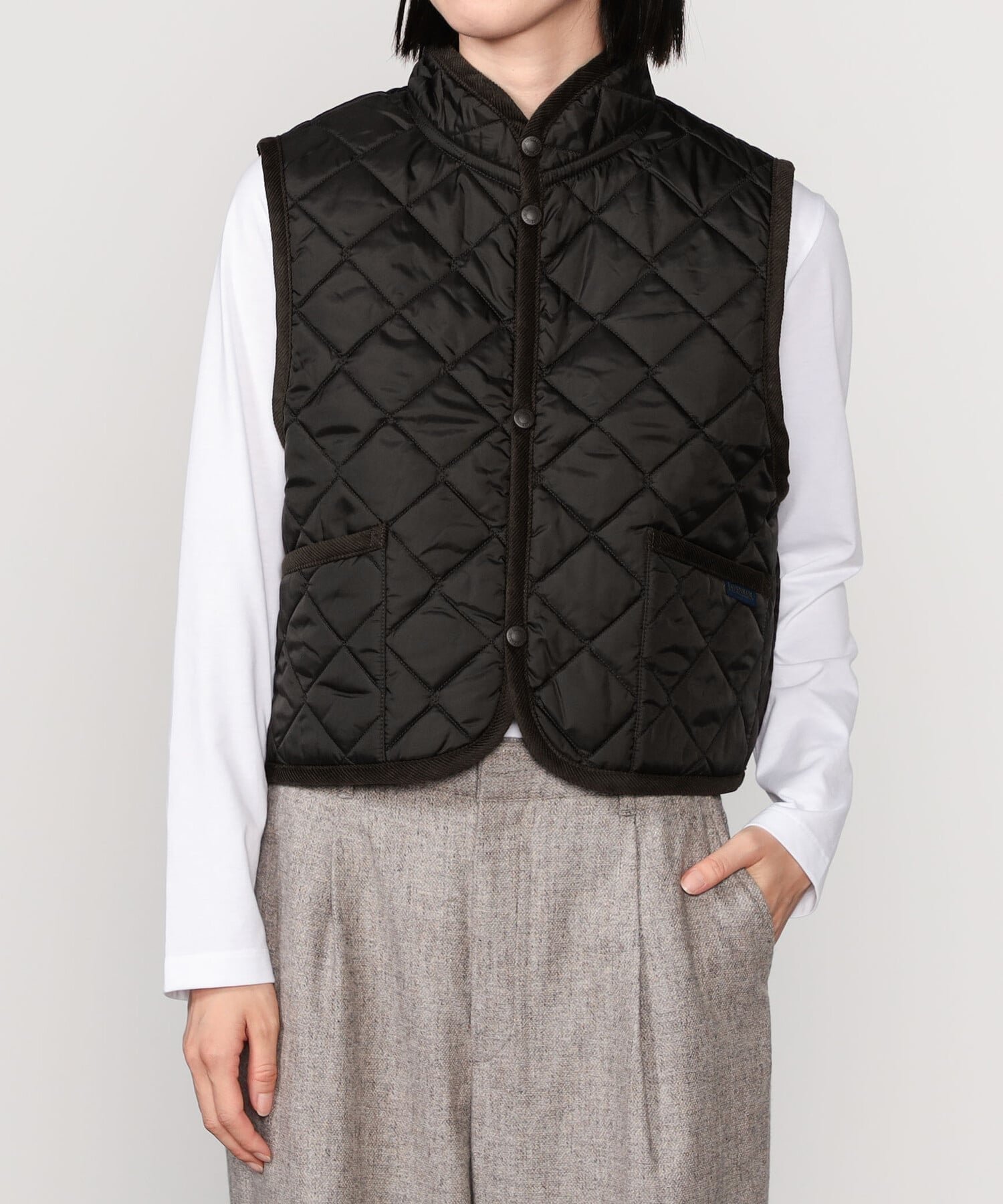 【ビショップ/Bshop】の別注 クロップド スタンドカラーキルティングベスト WOMEN インテリア・キッズ・メンズ・レディースファッション・服の通販 founy(ファニー) 　ファッション　Fashion　レディースファッション　Fashion for Women　アウター　Coat / Outerwear Collection　トップス・カットソー　Cut & Sew Tops　ベスト&ジレ / 重ね着スタイル　Vests & Gilets　キルティング　Quilted, Quilting　クロップド　Cropped, Short Length　コンパクト　Compact, Small Size　コーデュロイ　Corduroy, Cord Fabric　軽量　Lightweight, Ultra Light　スタンド　Stand Collar, Upright Stand　ダイヤモンド　Diamond, Brilliant Cut　定番　Standard, Basic Item　パッチ　Patch, Appliqué　ブランケット　Blanket, Throw Blanket　ベスト　Vest, Waistcoat　ポケット　Pocket, Pocket Detail　別注　Limited Edition, Custom Order　DKBROWN|ID: prp329100004829635 ipo3291000000035151860