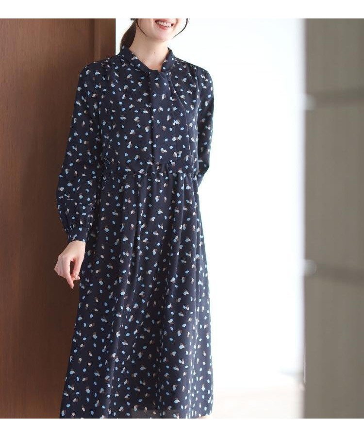 【リフレクト/Reflect】の【通勤・おでかけにおすすめ◎】フラワープリントボウタイワンピース インテリア・キッズ・メンズ・レディースファッション・服の通販 founy(ファニー) 　ファッション　Fashion　レディースファッション　Fashion for Women　ワンピース　Dresses　カフス　Cuff Design　ギャザー　Gathered, Ruffled　スマート　Smart, Elegant　ドレープ　Drape, Draping Fabric　長袖　Long Sleeve, Full Sleeve　フェミニン　Feminine, Girly　ブラウジング　Blouson Silhouette, Cinched Waist　プリント　Print, Printed Pattern　ポケット　Pocket, Pocket Detail　ヨーク　Yoke, Yoke Design　おすすめ　Recommended / Our Picks　エレガント 上品　Elegant　ビジネス 仕事 通勤　Business / Work / Commuting　ネイビー|ID: prp329100004829642 ipo3291000000035151984