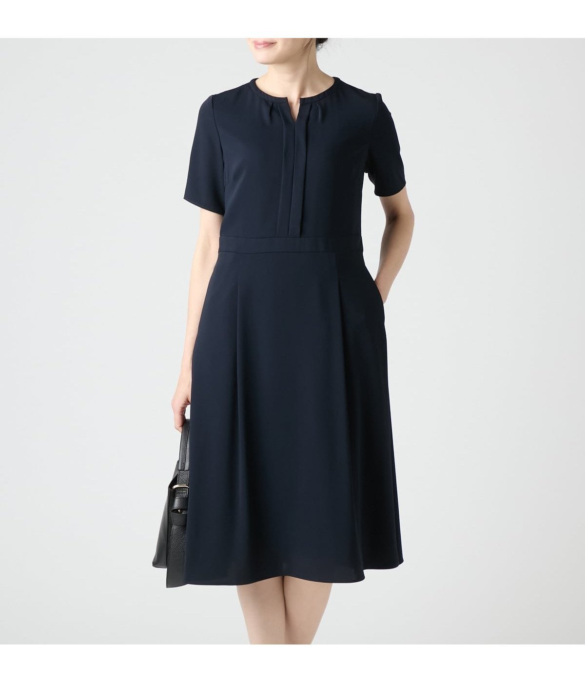 【ニューヨーカー/NEWYORKER】のライトサテン 半袖ラウンドタックワンピース インテリア・キッズ・メンズ・レディースファッション・服の通販 founy(ファニー) ファッション Fashion レディースファッション Fashion for Women ワンピース Dresses アクセサリー Fashion Accessories エレガント 上品 Elegant 春 Spring サテン Satin, Glossy Fabric ジャケット Jacket, Outerwear スリット Slit, Slit Detail ポケット Pocket, Pocket Detail 半袖 Short Sleeve, Half Sleeve ラウンド Round, Round Neck S/S・春夏 SS, Spring/Summer, Warm Season 夏 Summer セレモニー Ceremony ビジネス 仕事 通勤 Business / Work / Commuting ネイビー|ID: prp329100004829662 ipo3291000000035152299