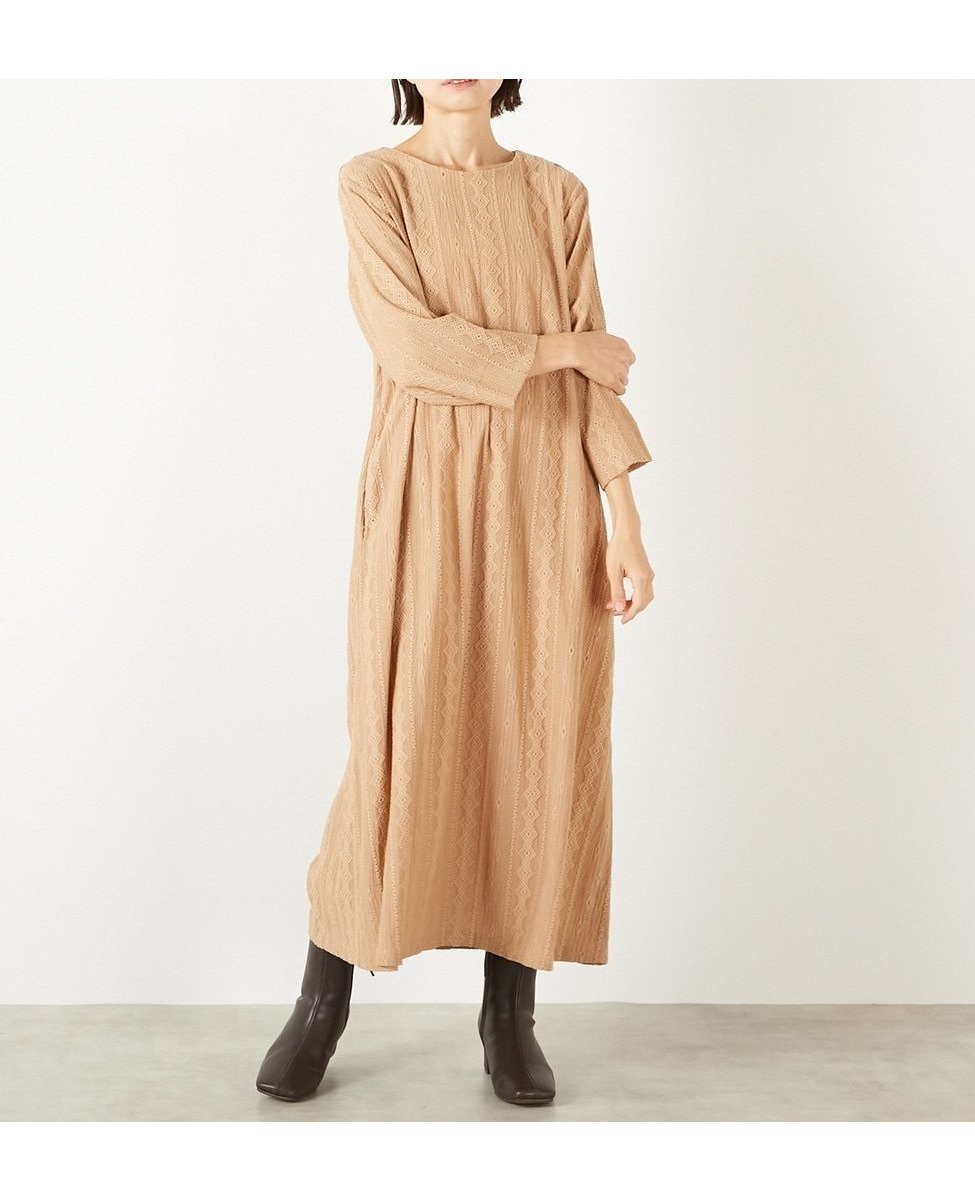 【メルローズ クレール/MELROSE claire】の【カットジャガードロングワンピース】 インテリア・キッズ・メンズ・レディースファッション・服の通販 founy(ファニー) 　ファッション　Fashion　レディースファッション　Fashion for Women　ワンピース　Dresses　アイレット　Eyelet Lace　ポケット　Pocket, Pocket Detail　リラックス　Relax, Relaxed Fit　ロング　Long, Long-Length　無地　Plain, Solid Color　ベージュ|ID: prp329100004829670 ipo3291000000035152541