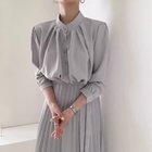 【ミニミニストア/miniministore】のロングワンピース 長袖プリーツワンピ韓国 人気、トレンドファッション・服の通販 founy(ファニー) ファッション Fashion レディースファッション Fashion for Women ワンピース Dresses 秋 Autumn スタンド Stand Collar, Upright Stand トレンド Trend, Trending Now ドレス Dress, One-Piece 長袖 Long Sleeve, Full Sleeve フレア Flare, Flared プリーツ Pleats, Pleated ベーシック Basic, Essential リボン Ribbon, Bow ロング Long, Long-Length エレガント 上品 Elegant thumbnail アイスグレー|ID: prp329100004829685 ipo3291000000035152959
