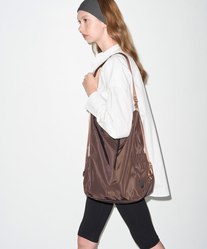 【フリークスストア/FREAK'S STORE】の別注 2WAY ワンハンドルバッグ / ショルダーバッグ / ナップサック 25AW インテリア・キッズ・メンズ・レディースファッション・服の通販 founy(ファニー) 　ファッション　Fashion　レディースファッション　Fashion for Women　2025年　2025　2025-2026秋冬・A/W　Autumn/Winter 2025–26 AW25–26　冬　Winter / This Winter　スペシャル　Special, Limited Edition　ポケット　Pocket, Pocket Detail　別注　Limited Edition, Custom Order　A/W・秋冬　Autumn/Winter　ブラウン|ID: prp329100004829752 ipo3291000000035153990