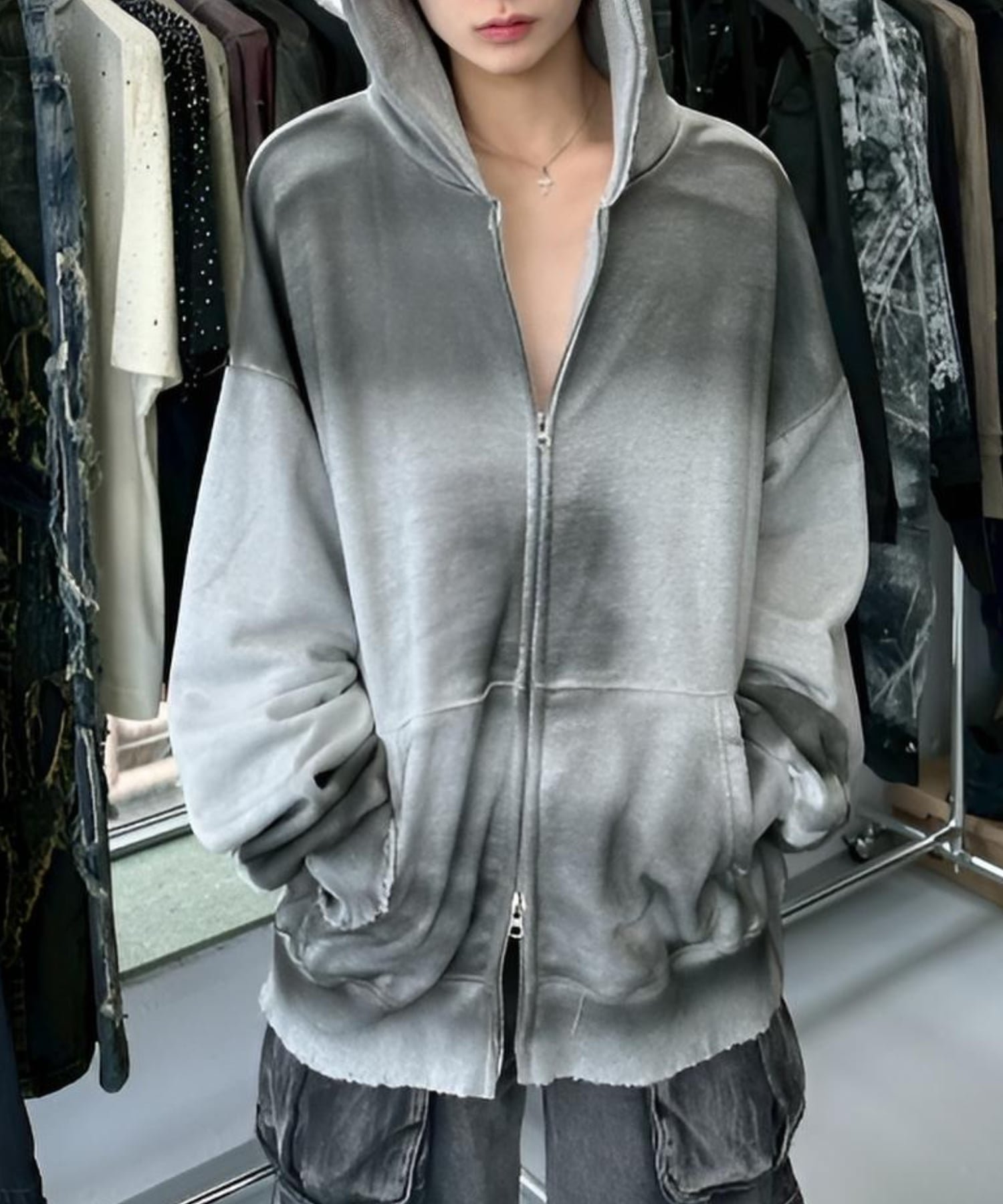 【ネバーマインドザエックスユー チカシツプラス/Never mind the XU Chikashitsu+】の【nmtc+】washing zip up hoodie / ジップパーカー ジップフーディ パーカー インテリア・キッズ・メンズ・レディースファッション・服の通販 founy(ファニー) ファッション Fashion レディースファッション Fashion for Women トップス・カットソー Cut & Sew Tops レディースパーカー・カジュアルフーディー Casual Hoodies & Sweatshirts カットオフ Cut-Off Design グラデーション Gradient, Ombre シンプル Simple, Minimal セットアップ Set-Up, Coordinated Outfit トレンド Trend, Trending Now パーカー Hoodie, Parka メンズ Men's, Menswear モノトーン Monotone, Black and White リラックス Relax, Relaxed Fit A/W・秋冬 Autumn/Winter 再入荷 Restock / Back in Stock おすすめ Recommended / Our Picks グレー|ID: prp329100004829791 ipo3291000000035154456