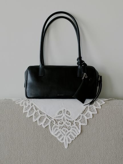 【ミースロエ/MIESROHE】のチャーム付きボストンバッグ インテリア・キッズ・メンズ・レディースファッション・服の通販 founy(ファニー) 　ファッション　Fashion　レディースファッション　Fashion for Women　バッグ　Bags　スマート　Smart, Elegant　チャーム　Charm, Pendant　ボストンバッグ　Boston Bag, Retro Bag　ポケット　Pocket, Pocket Detail　BLK[009]|ID: prp329100004829802 ipo3291000000035154532