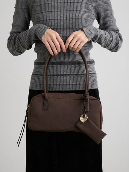 【ミースロエ/MIESROHE】のチャーム付きボストンバッグ インテリア・キッズ・メンズ・レディースファッション・服の通販 founy(ファニー) 　ファッション　Fashion　レディースファッション　Fashion for Women　バッグ　Bags　スマート　Smart, Elegant　チャーム　Charm, Pendant　ボストンバッグ　Boston Bag, Retro Bag　ポケット　Pocket, Pocket Detail　DBRW[059]|ID: prp329100004829802 ipo3291000000035154535