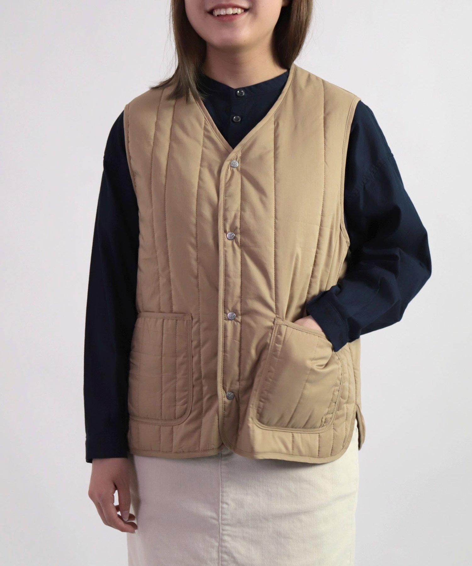 【ドミンゴ/DOMINGO】のT/Cポプリン インサレーションベスト インテリア・キッズ・メンズ・レディースファッション・服の通販 founy(ファニー) ファッション Fashion レディースファッション Fashion for Women アウター Coat / Outerwear Collection トップス・カットソー Cut & Sew Tops ベスト&ジレ / 重ね着スタイル Vests & Gilets オレンジ Orange 秋 Autumn キルト Quilt, Quilted Fabric コンパクト Compact, Small Size ストライプ Stripe, Striped Pattern スリット Slit, Slit Detail デニム Denim, Jeans Material パイピング Piping, Trim Design フィット Fit, Slim Fit ベスト Vest, Waistcoat ランダム Random, Irregular ベージュ|ID: prp329100004829870 ipo3291000000035155319