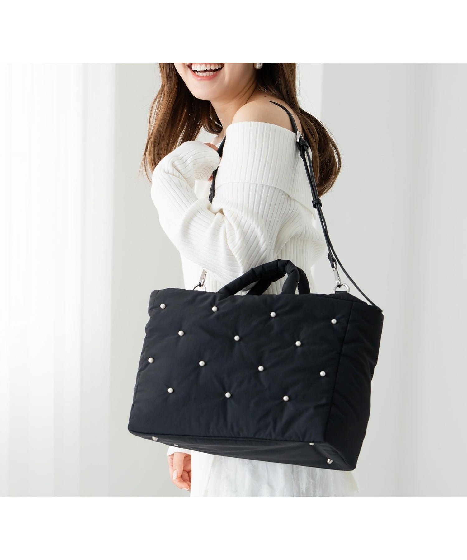 【イーボル/EVOL】の【撥水・A4/PC対応】EVOL*shiho コラボパールバック インテリア・キッズ・メンズ・レディースファッション・服の通販 founy(ファニー) ファッション Fashion レディースファッション Fashion for Women バッグ Bags コラボ Collaboration, Collab コンパクト Compact, Small Size 軽量 Lightweight, Ultra Light パール Pearl, Pearl Accent フェミニン Feminine, Girly ポケット Pocket, Pocket Detail おすすめ Recommended / Our Picks 旅行 Travel エレガント 上品 Elegant ビジネス 仕事 通勤 Business / Work / Commuting 2025年 2025 2025-2026秋冬・A/W Autumn/Winter 2025–26 AW25–26 BL|ID: prp329100004829897 ipo3291000000035155510