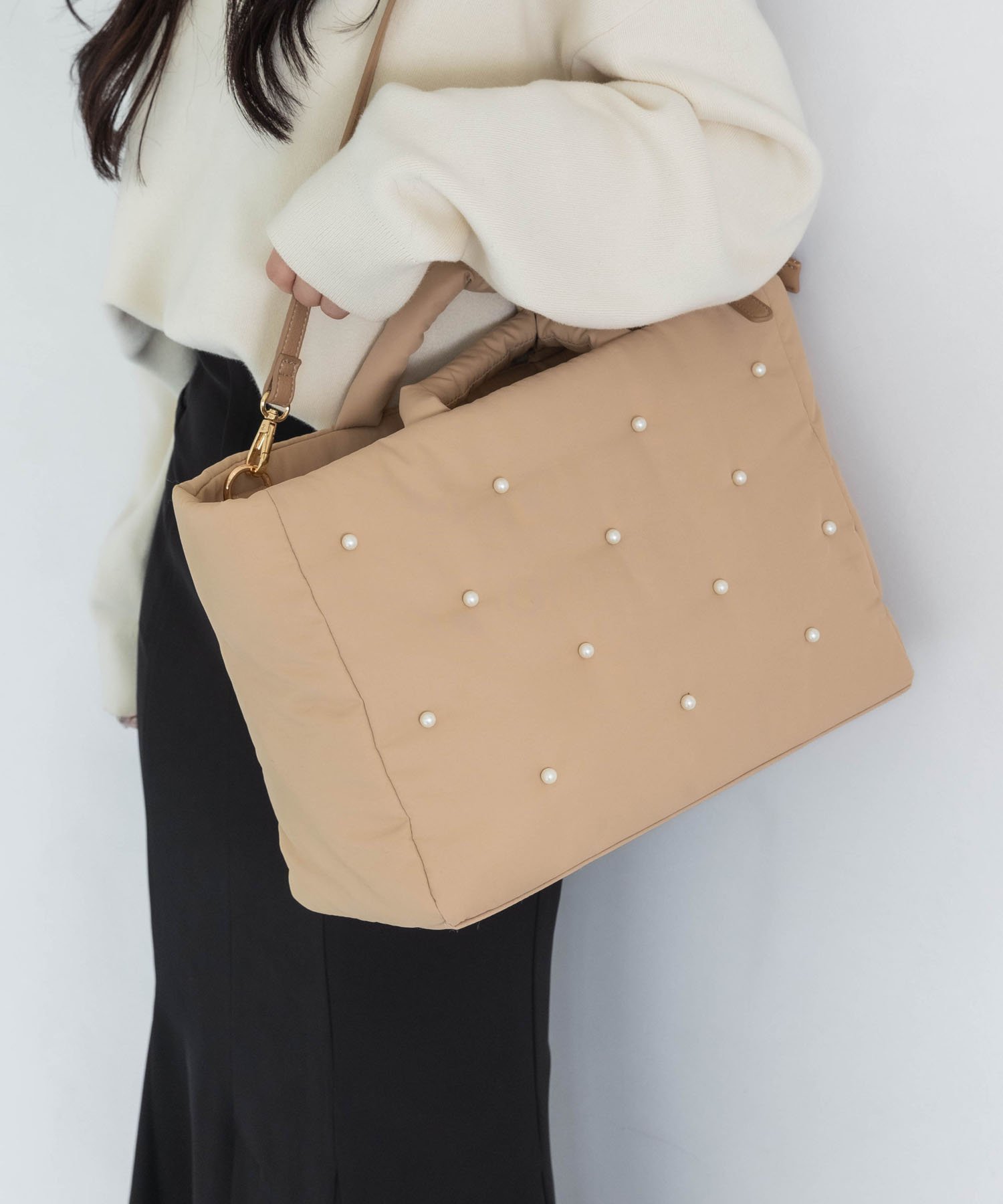 【イーボル/EVOL】の【撥水・A4/PC対応】EVOL*shiho コラボパールバック インテリア・キッズ・メンズ・レディースファッション・服の通販 founy(ファニー) ファッション Fashion レディースファッション Fashion for Women バッグ Bags コラボ Collaboration, Collab コンパクト Compact, Small Size 軽量 Lightweight, Ultra Light パール Pearl, Pearl Accent フェミニン Feminine, Girly ポケット Pocket, Pocket Detail おすすめ Recommended / Our Picks 旅行 Travel エレガント 上品 Elegant ビジネス 仕事 通勤 Business / Work / Commuting 2025年 2025 2025-2026秋冬・A/W Autumn/Winter 2025–26 AW25–26 BG|ID: prp329100004829897 ipo3291000000035155511