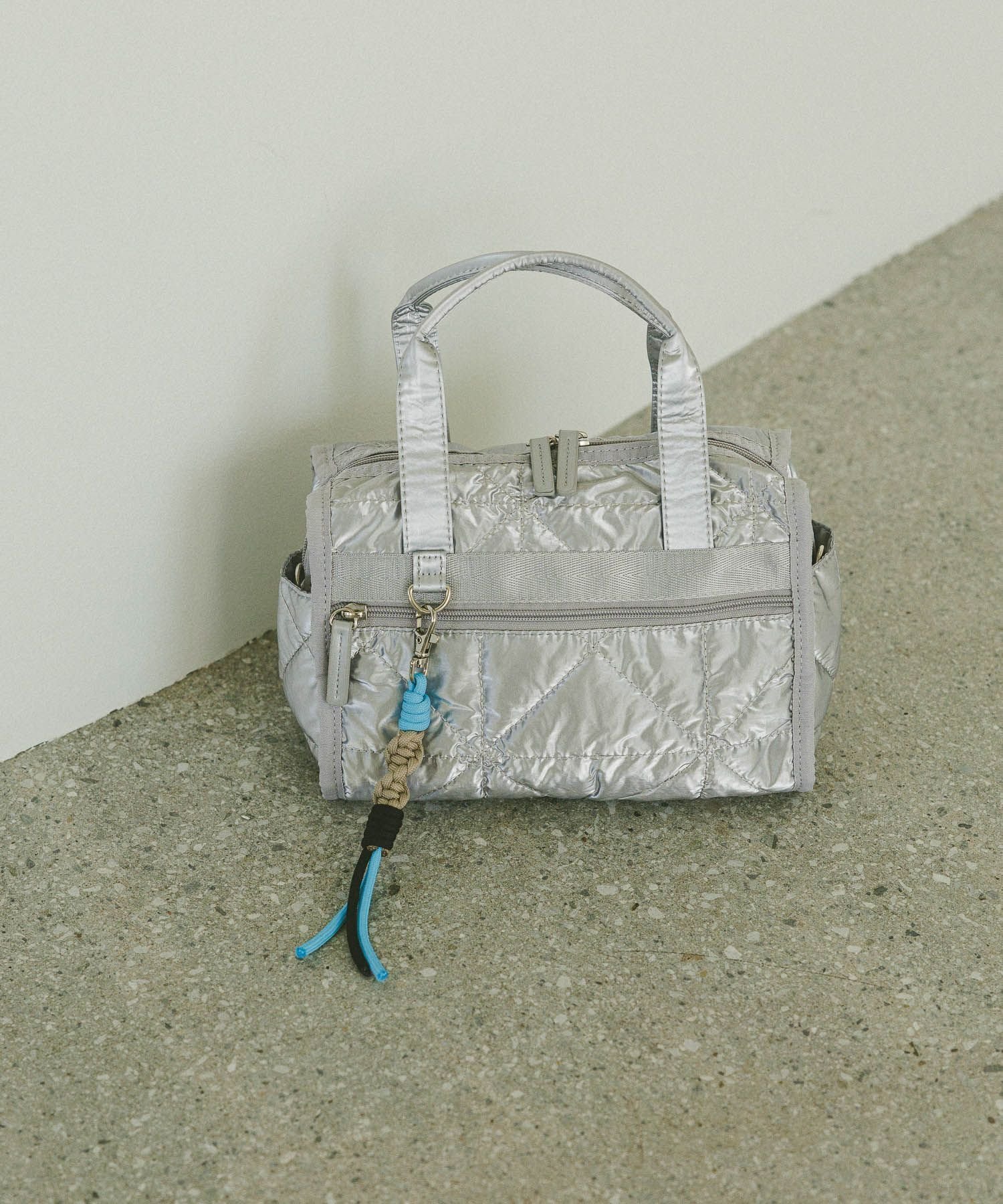 【グローバルワーク/GLOBAL WORK】のキルティングミニボストン/一部店舗限定/577375 インテリア・キッズ・メンズ・レディースファッション・服の通販 founy(ファニー) ファッション Fashion レディースファッション Fashion for Women キルティング Quilted, Quilting コンパクト Compact, Small Size チャーム Charm, Pendant トレンド Trend, Trending Now ポケット Pocket, Pocket Detail 人気 Popular, Best Seller 旅行 Travel 財布 Wallet, Purse シルバー12|ID: prp329100004829901 ipo3291000000035155585