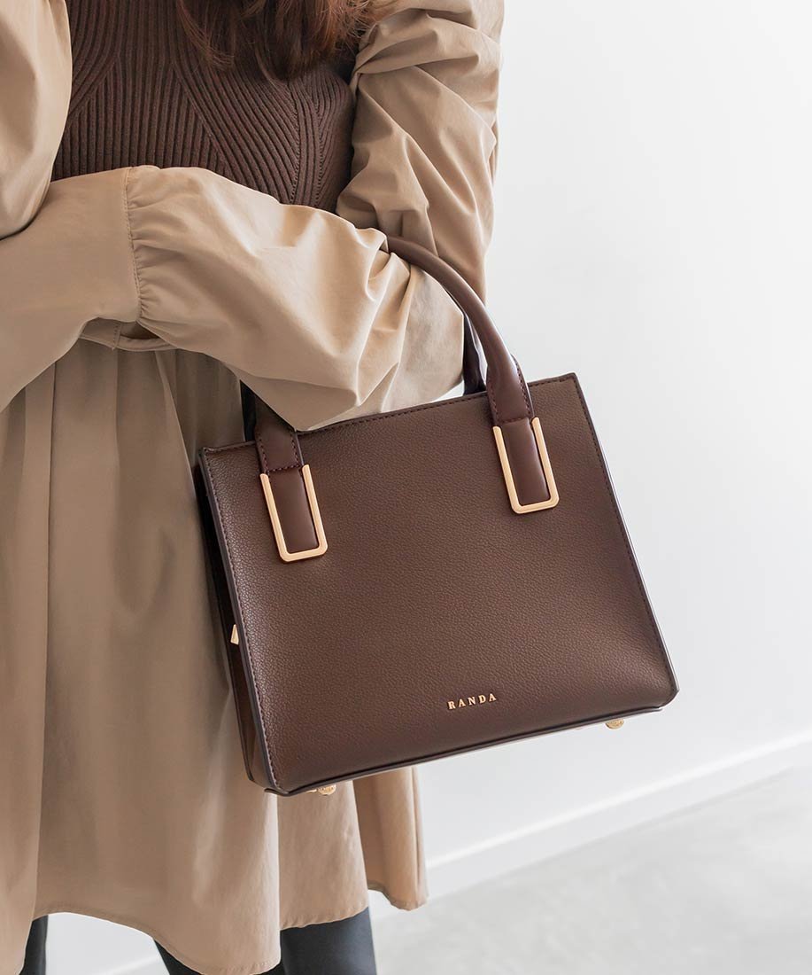 【ランダ/RANDA】の2WAYサイドジップバッグ インテリア・キッズ・メンズ・レディースファッション・服の通販 founy(ファニー) 　ファッション　Fashion　レディースファッション　Fashion for Women　バッグ　Bags　クラシカル　Classical, Vintage-Inspired　サイドジップ　Side Zip, Side Zipper　ショルダー　Shoulder, Shoulder Strap　スクエア　Square, Square Shape　スマート　Smart, Elegant　ハンカチ　Handkerchief, Hanky　フォルム　Silhouette, Form　ポケット　Pocket, Pocket Detail　リップ　Lip, Lip Motif　エレガント 上品　Elegant　財布　Wallet, Purse　D.BROWN|ID: prp329100004829908 ipo3291000000035155649