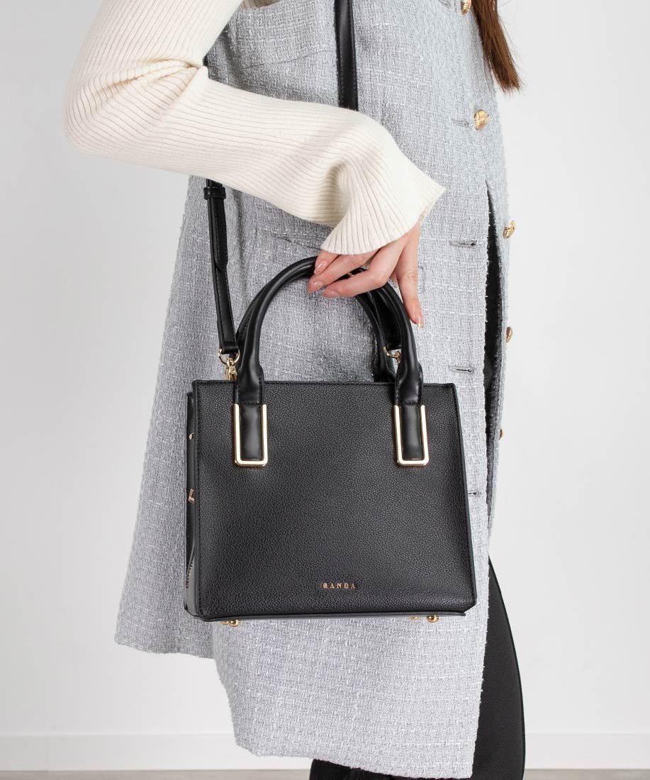 【ランダ/RANDA】の2WAYサイドジップバッグ インテリア・キッズ・メンズ・レディースファッション・服の通販 founy(ファニー) 　ファッション　Fashion　レディースファッション　Fashion for Women　バッグ　Bags　クラシカル　Classical, Vintage-Inspired　サイドジップ　Side Zip, Side Zipper　ショルダー　Shoulder, Shoulder Strap　スクエア　Square, Square Shape　スマート　Smart, Elegant　ハンカチ　Handkerchief, Hanky　フォルム　Silhouette, Form　ポケット　Pocket, Pocket Detail　リップ　Lip, Lip Motif　エレガント 上品　Elegant　財布　Wallet, Purse　BLACK|ID: prp329100004829908 ipo3291000000035155650