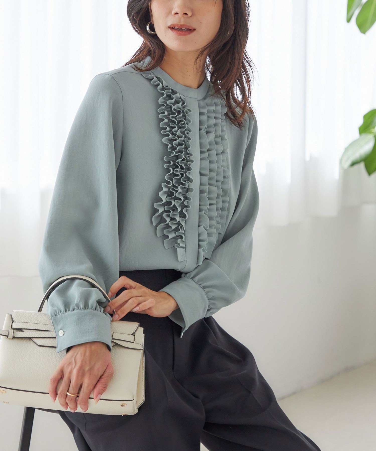 【シップス フォー ウィメン/SHIPS】の洗濯機可能 ポリエステル カルゼ フリル ブラウス インテリア・キッズ・メンズ・レディースファッション・服の通販 founy(ファニー) ファッション Fashion レディースファッション Fashion for Women トップス・カットソー Cut & Sew Tops シャツ・ブラウス・オフィスカジュアル Elegant Blouses & Button-Ups インナー Innerwear エレガント 上品 Elegant ギャザー Gathered, Ruffled ジャケット Jacket, Outerwear スリーブ Sleeve, Long Sleeve / Short Sleeve デニム Denim, Jeans Material フリル Frill, Ruffle フロント Front, Front Design ポケット Pocket, Pocket Detail モダン Modern, Contemporary 2025年 2025 2025-2026秋冬・A/W Autumn/Winter 2025–26 AW25–26 ライトブルー|ID: prp329100004829951 ipo3291000000035156094