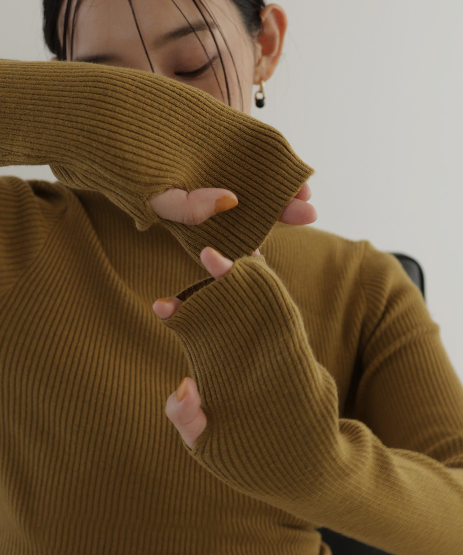 【ヘラム/hellam】のフィンガーホールタートルネックリブニット インテリア・キッズ・メンズ・レディースファッション・服の通販 founy(ファニー) 　ファッション　Fashion　レディースファッション　Fashion for Women　トップス・カットソー　Cut & Sew Tops　ニット　Knit Tops & Sweaters　タートルネック・ハイネックトップス　Turtlenecks & High-Neck Tops　リブニット　Rib Knit, Ribbed Knit　定番　Standard, Basic Item　A/W・秋冬　Autumn/Winter　イエロー|ID: prp329100004829966 ipo3291000000035156191