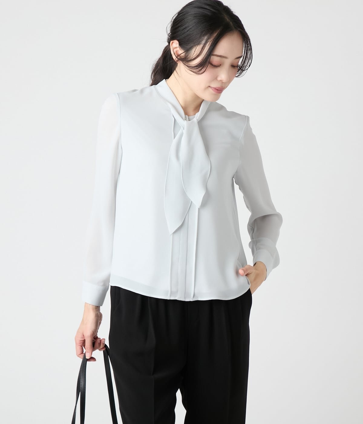 【ニューヨーカー/NEWYORKER】の梨地×TR天竺 長袖ボウタイカットソー インテリア・キッズ・メンズ・レディースファッション・服の通販 founy(ファニー) ファッション Fashion レディースファッション Fashion for Women トップス・カットソー Cut & Sew Tops カットソー・ベーシックTシャツ Cut-and-Sewn Tops / Stretch Tees & Basics インナー Innerwear カットソー Cut and Sewn Top ジャケット Jacket, Outerwear フロント Front, Front Design ベーシック Basic, Essential エレガント 上品 Elegant 夏 Summer 春 Spring S/S・春夏 SS, Spring/Summer, Warm Season 長袖 Long Sleeve, Full Sleeve ライトグレー|ID: prp329100004829977 ipo3291000000035156239