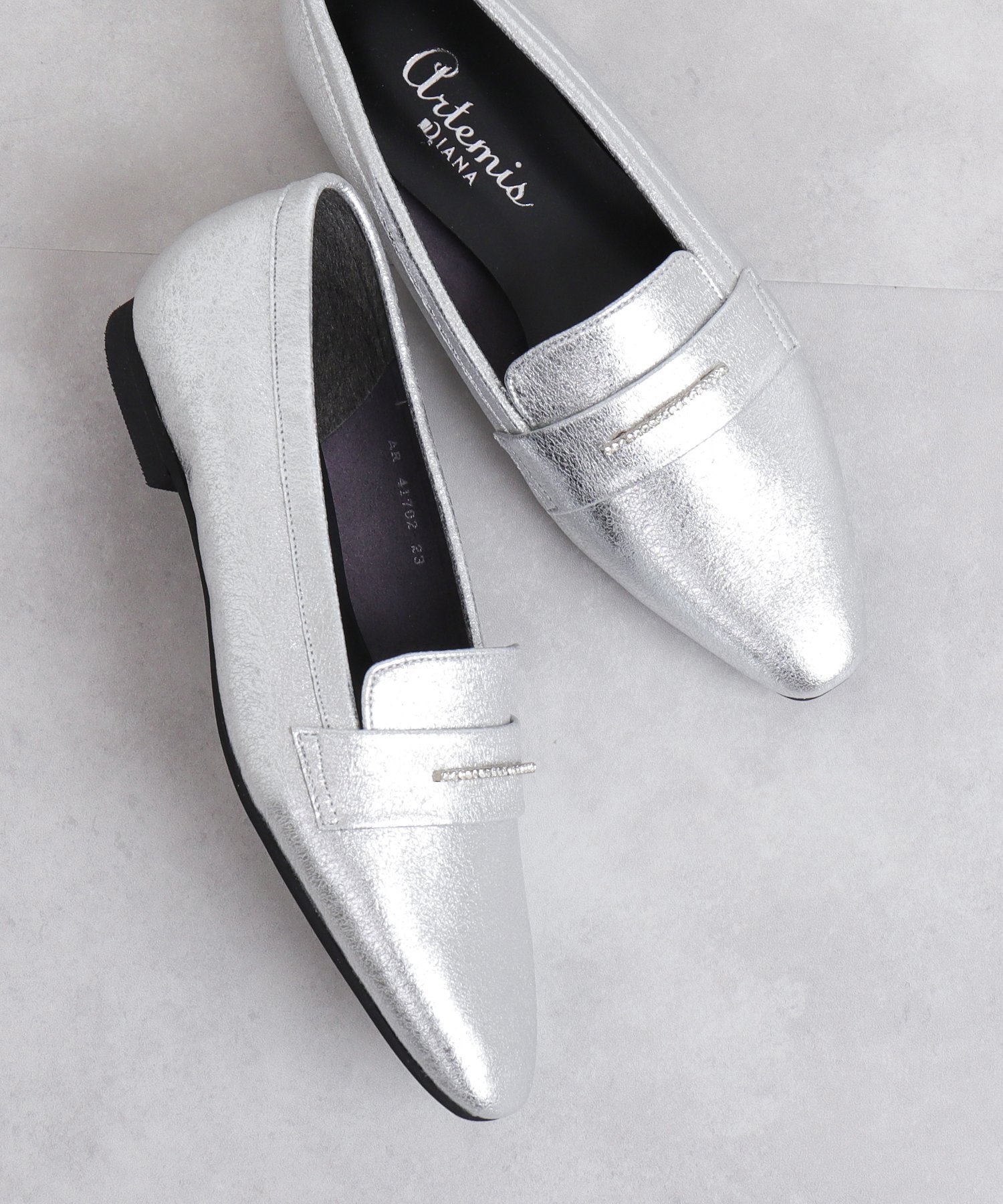 【アルテミス バイ ダイアナ/artemis by DIANA】の【片足150g】軽量 ラインストーンバー ソフトスクエアトゥローファー インテリア・キッズ・メンズ・レディースファッション・服の通販 founy(ファニー) ファッション Fashion レディースファッション Fashion for Women クッション Cushion, Throw Pillow 抗菌 Antibacterial, Bacteria-Resistant 軽量 Lightweight, Ultra Light シルク Silk, 100% Silk シルバー Silver, Metallic Silver ジャケット Jacket, Outerwear スラックス Slacks, Dress Pants ソックス Socks, Hosiery デニム Denim, Jeans Material ボトム Bottoms, Lower Wear マニッシュ Mannish, Boyish ワイド Wide, Wide Fit A/W・秋冬 Autumn/Winter 再入荷 Restock / Back in Stock おすすめ Recommended / Our Picks ビジネス 仕事 通勤 Business / Work / Commuting シルバー箔人工皮革|ID: prp329100004829989 ipo3291000000035156323