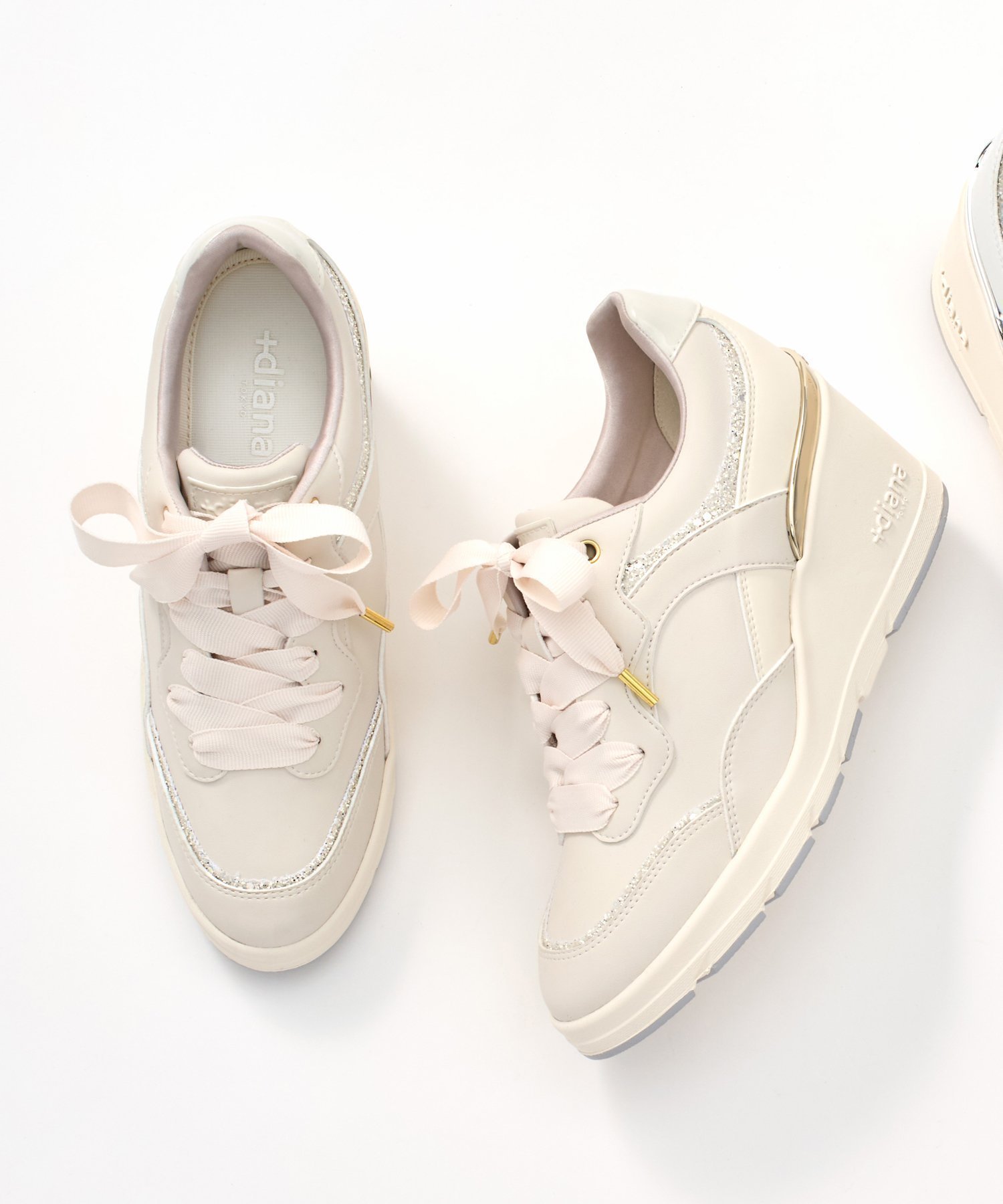 【プラスダイアナ/plus diana】の【6cmヒールアップ】ビジュー付きリボンスニーカー インテリア・キッズ・メンズ・レディースファッション・服の通販 founy(ファニー) 　ファッション　Fashion　レディースファッション　Fashion for Women　インソール　Shoe Insole　クッション　Cushion, Throw Pillow　グリッター　Glitter, Sparkle　軽量　Lightweight, Ultra Light　シューズ　Shoes, Footwear　スニーカー　Sneakers, Trainers　スマート　Smart, Elegant　ビジュー　Bijou, Jewel-like Accent　フェミニン　Feminine, Girly　ラバー　Rubber, Rubber Sole　リボン　Ribbon, Bow　再入荷　Restock / Back in Stock　新作・新入荷　New Arrivals / New In　アイボリー人工スムース|ID: prp329100004830157 ipo3291000000035157935