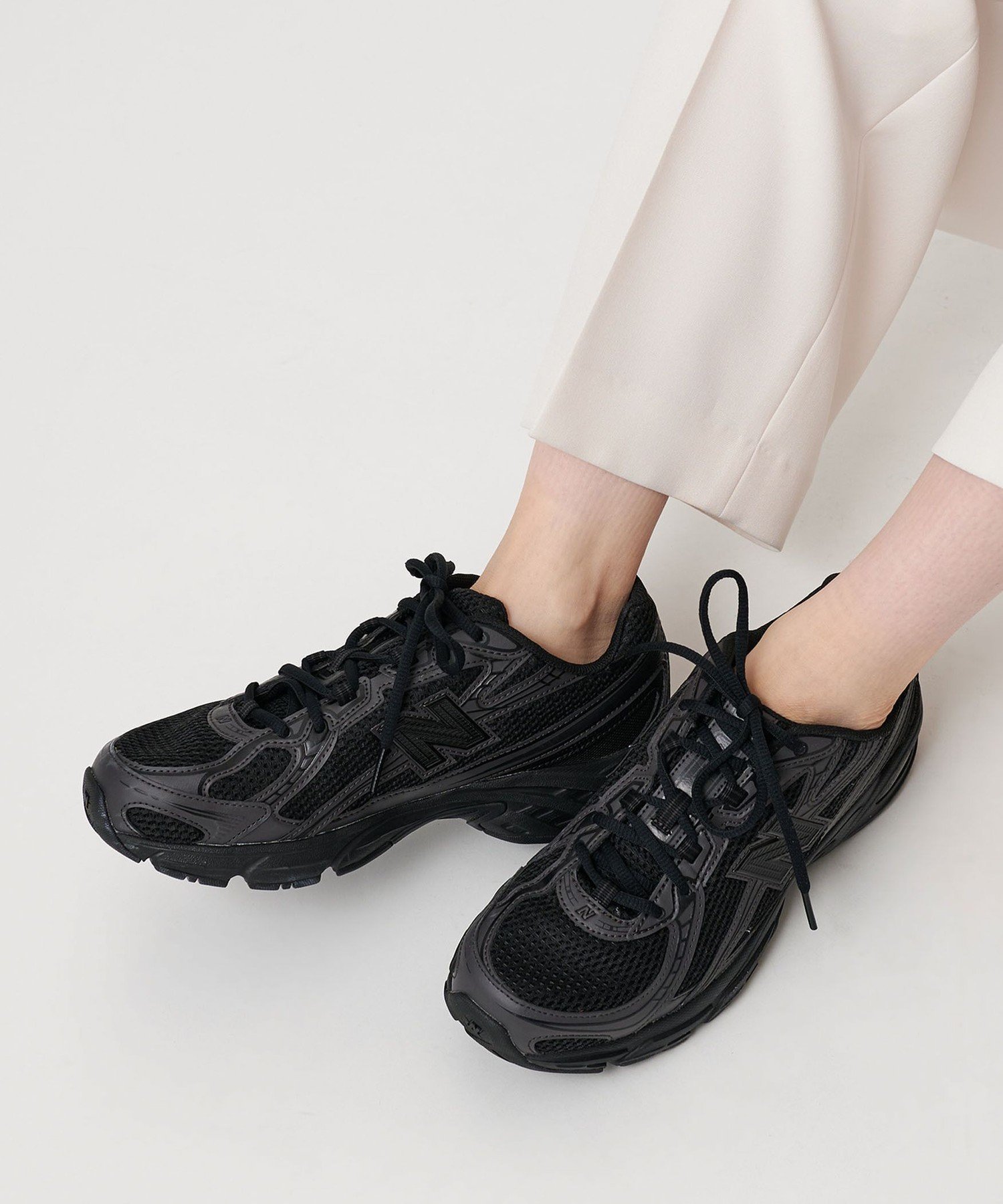 【ビューティ&ユース ユナイテッドアローズ/BEAUTY&YOUTH / UNITED ARROWS】のNew Balance U740/スニーカー インテリア・キッズ・メンズ・レディースファッション・服の通販 founy(ファニー) 　ファッション　Fashion　レディースファッション　Fashion for Women　シューズ　Shoes, Footwear　スタイリッシュ　Stylish, Fashionable　スニーカー　Sneakers, Trainers　ダブル　Double, Double-Breasted　トレンド　Trend, Trending Now　ハーフ　Half, Half-Length　バランス　Balance, Style Balance　フィット　Fit, Slim Fit　ボトム　Bottoms, Lower Wear　メッシュ　Mesh, Net Fabric　ワイド　Wide, Wide Fit　BLACK|ID: prp329100004830176 ipo3291000000035158169