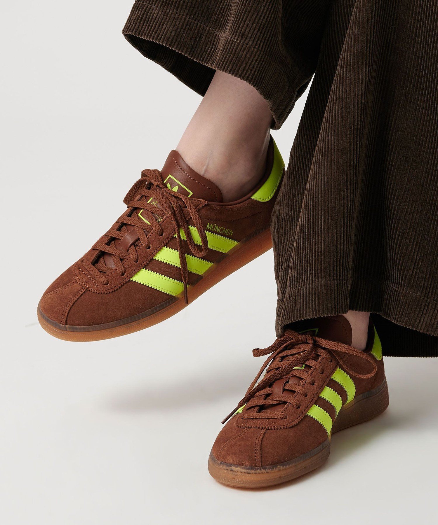【ビューティ&ユース ユナイテッドアローズ/BEAUTY&YOUTH / UNITED ARROWS】のadidas Originals ミュンヘン/スニーカー インテリア・キッズ・メンズ・レディースファッション・服の通販 founy(ファニー) 　ファッション　Fashion　レディースファッション　Fashion for Women　スニーカー　Sneakers, Trainers　スポーツ　Sports, Activewear　パープル　Purple, Violet　ビビッド　Vivid, Bright Tone　フォルム　Silhouette, Form　ライニング　Inner Lining, Inner Fabric, Lined　DK.BROWN|ID: prp329100004830198 ipo3291000000035158479