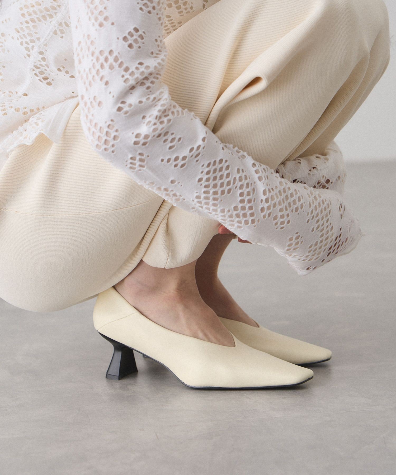 【アダム エ ロペ/ADAM ET ROPE'】の変形ヒール甲深パンプス インテリア・キッズ・メンズ・レディースファッション・服の通販 founy(ファニー) 　ファッション　Fashion　レディースファッション　Fashion for Women　2026年　2026　おすすめ　Recommended / Our Picks　カッティング　Cutting Detail　トレンド　Trend, Trending Now　フォルム　Silhouette, Form　オフホワイト(15)|ID: prp329100004830205 ipo3291000000035158580